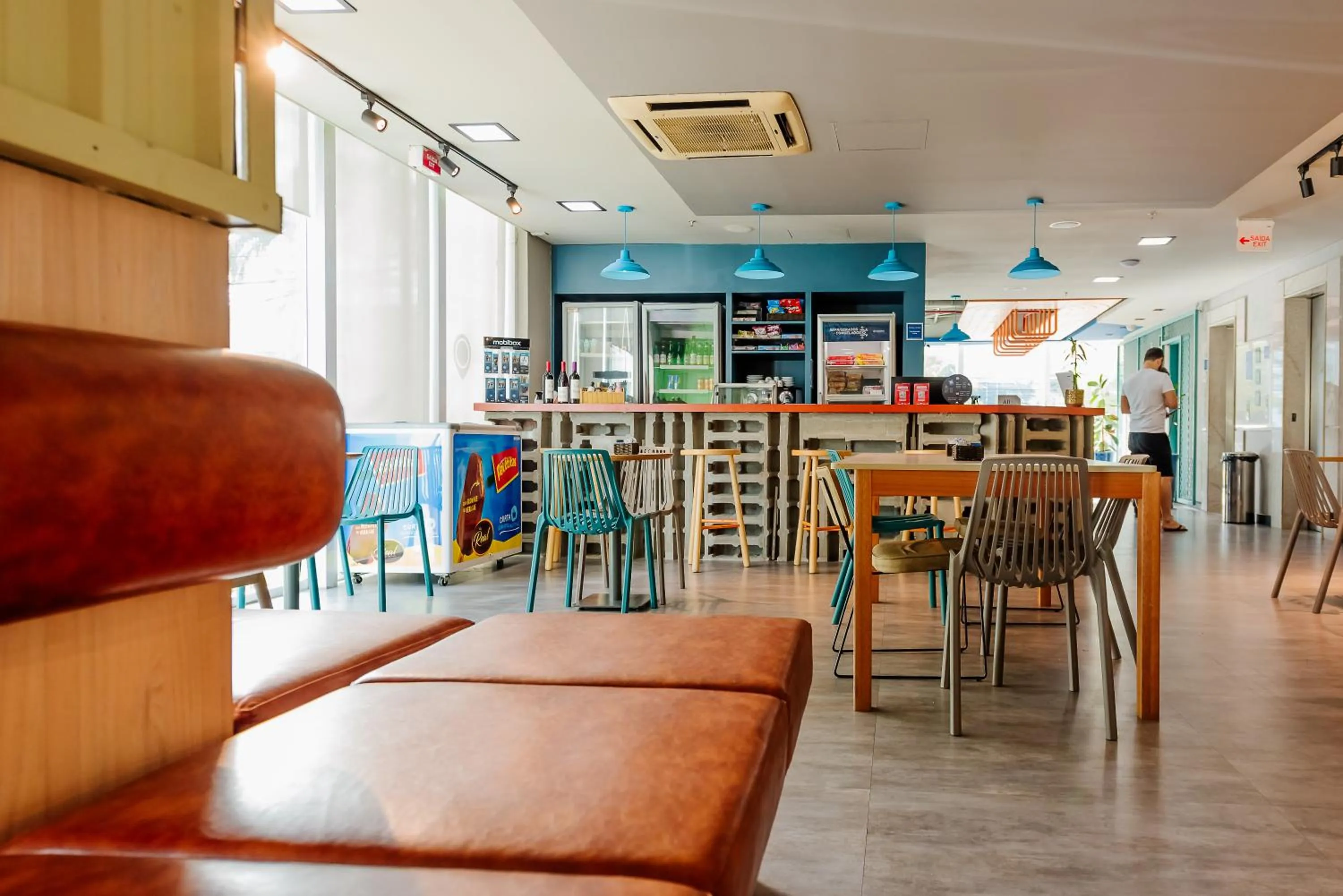 Lounge or bar in ibis budget Vitoria