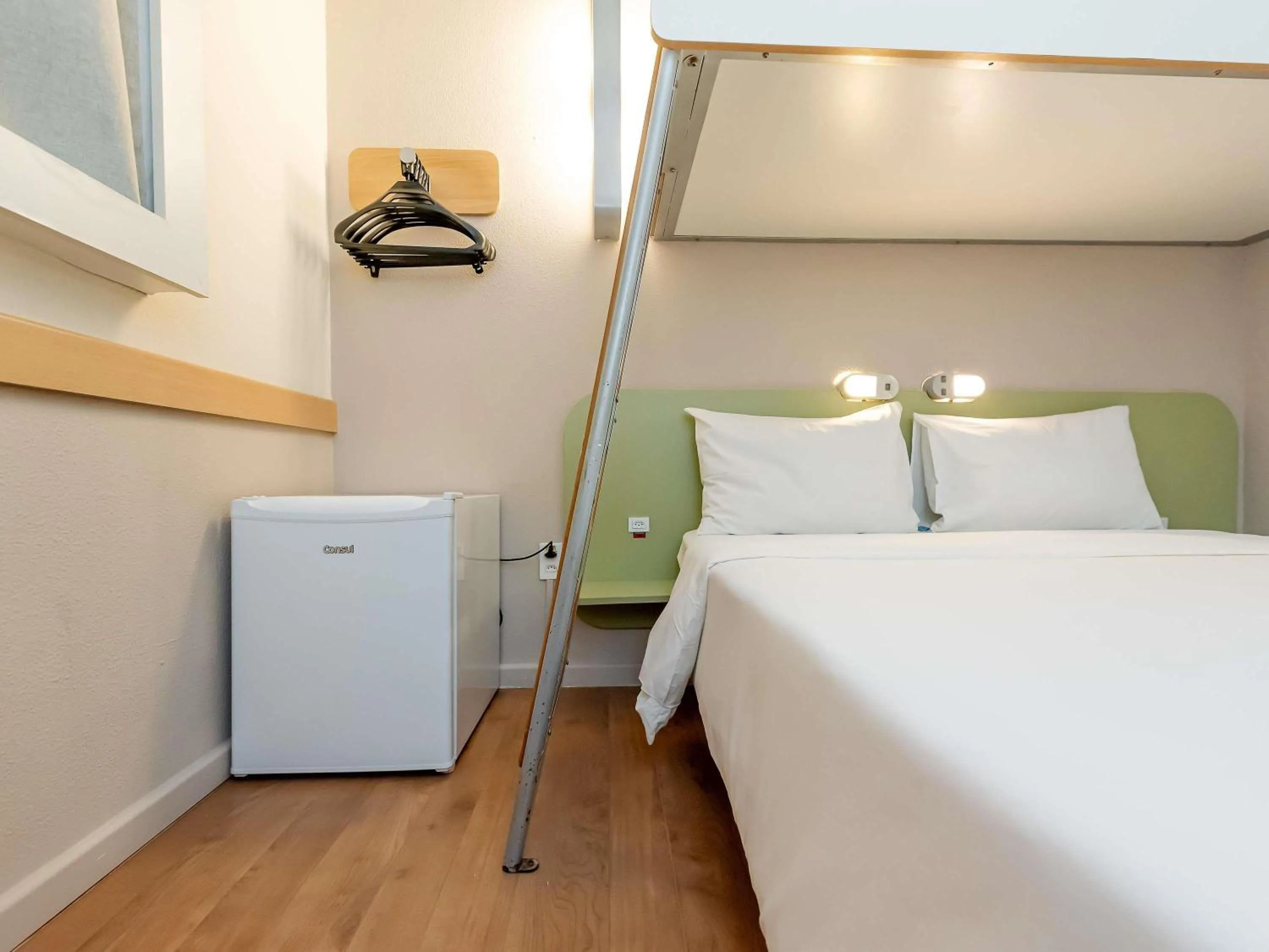Bedroom, Bed in ibis budget Vitoria