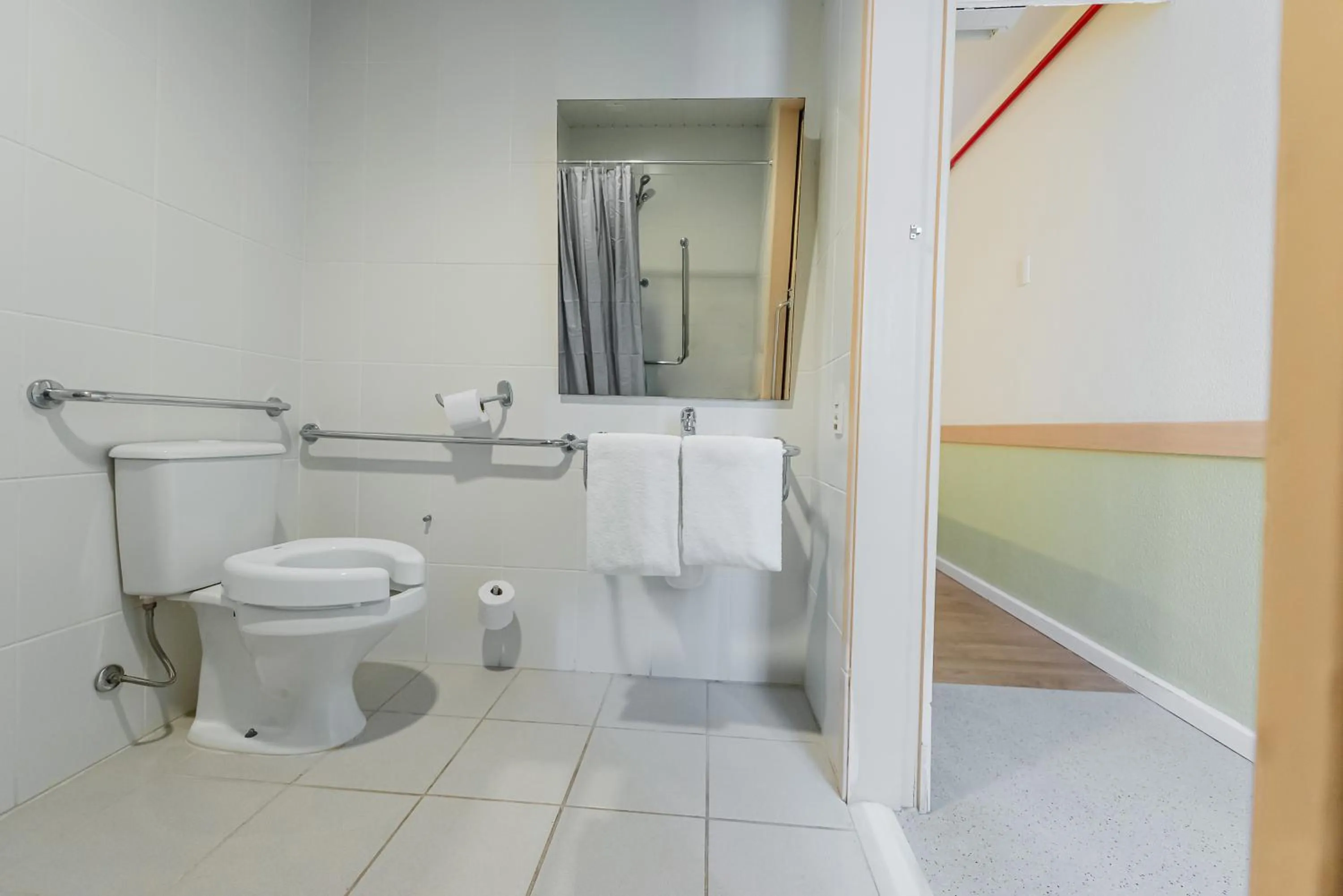 Bathroom in ibis budget Vitoria