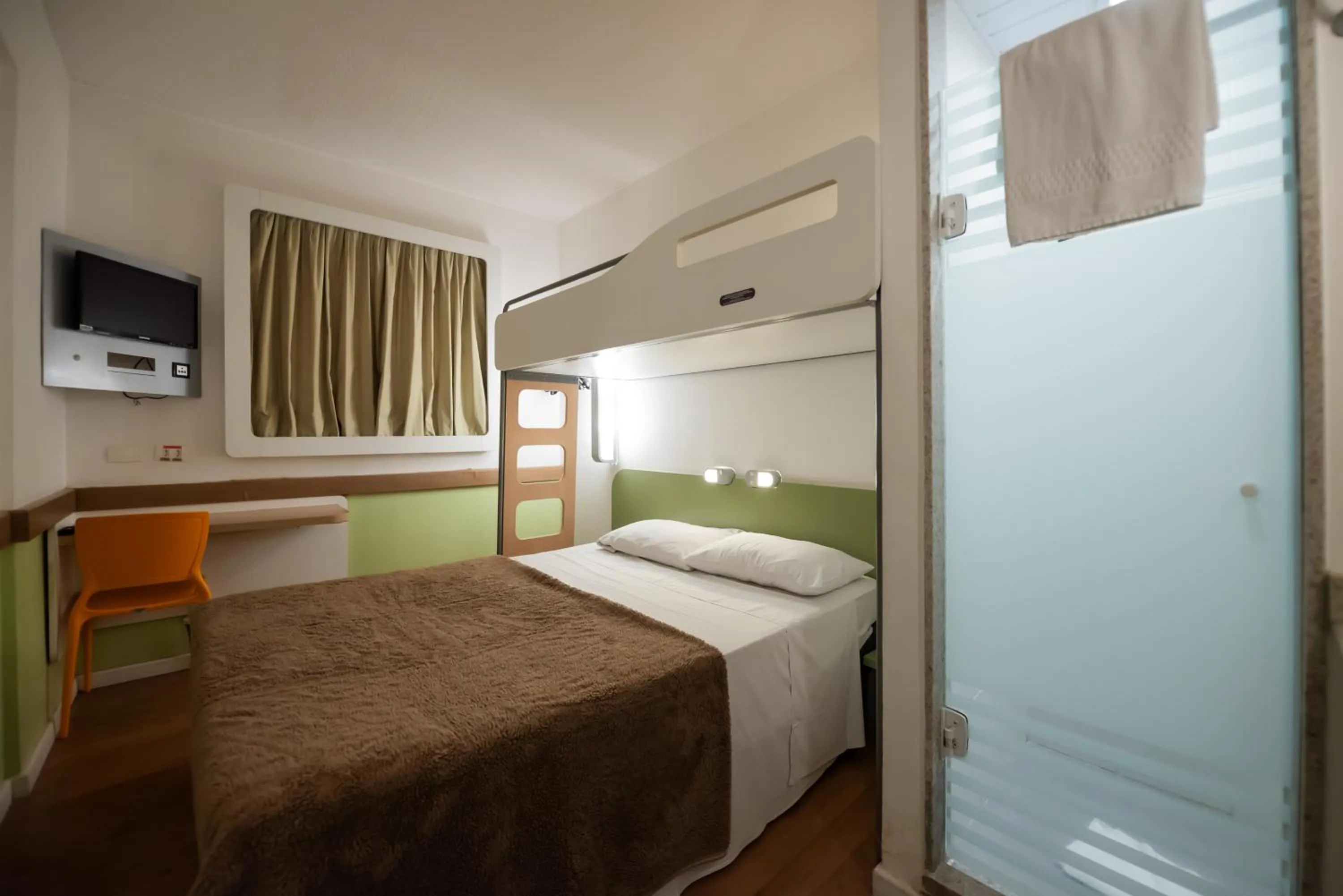 Photo of the whole room, Bed in ibis budget Porto Alegre - Super Econômico