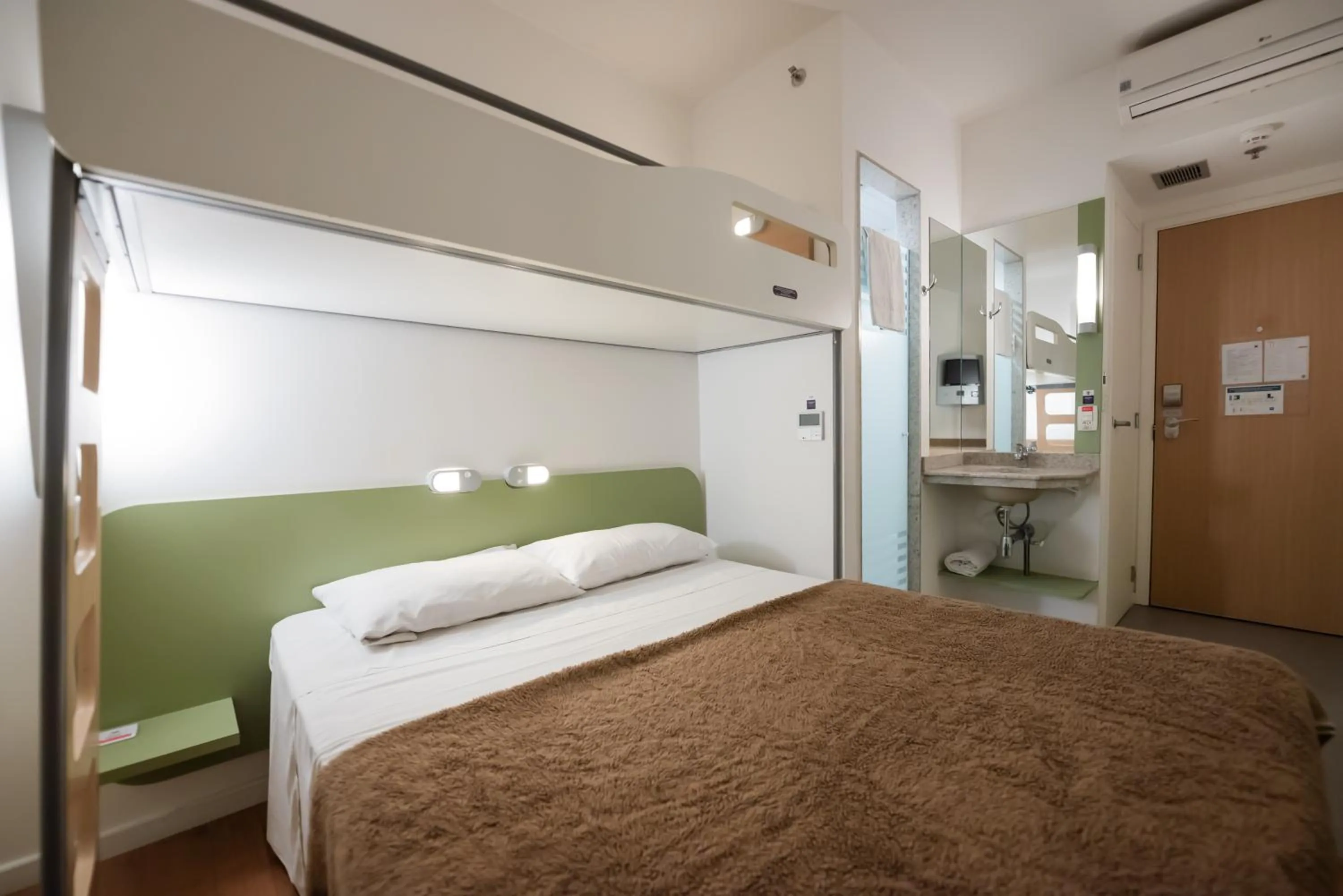 Photo of the whole room, Bed in ibis budget Porto Alegre - Super Econômico