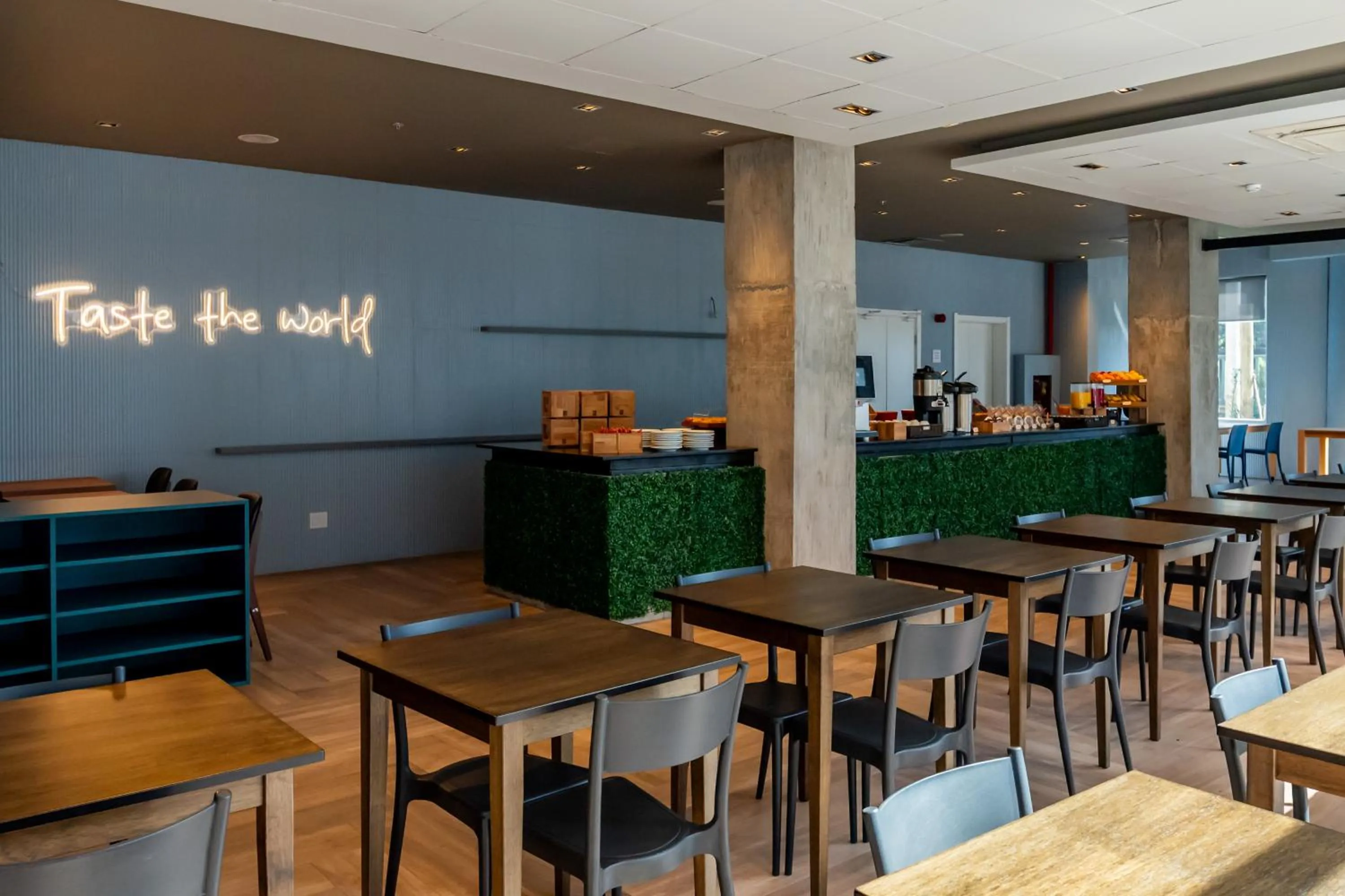 Restaurant/places to eat in ibis budget Porto Alegre - Super Econômico