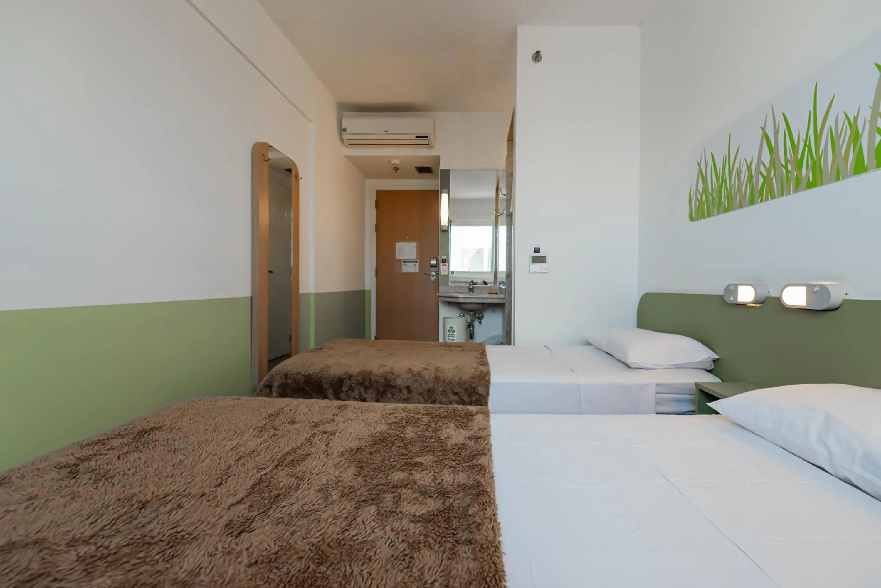 Photo of the whole room, Bed in ibis budget Porto Alegre - Super Econômico