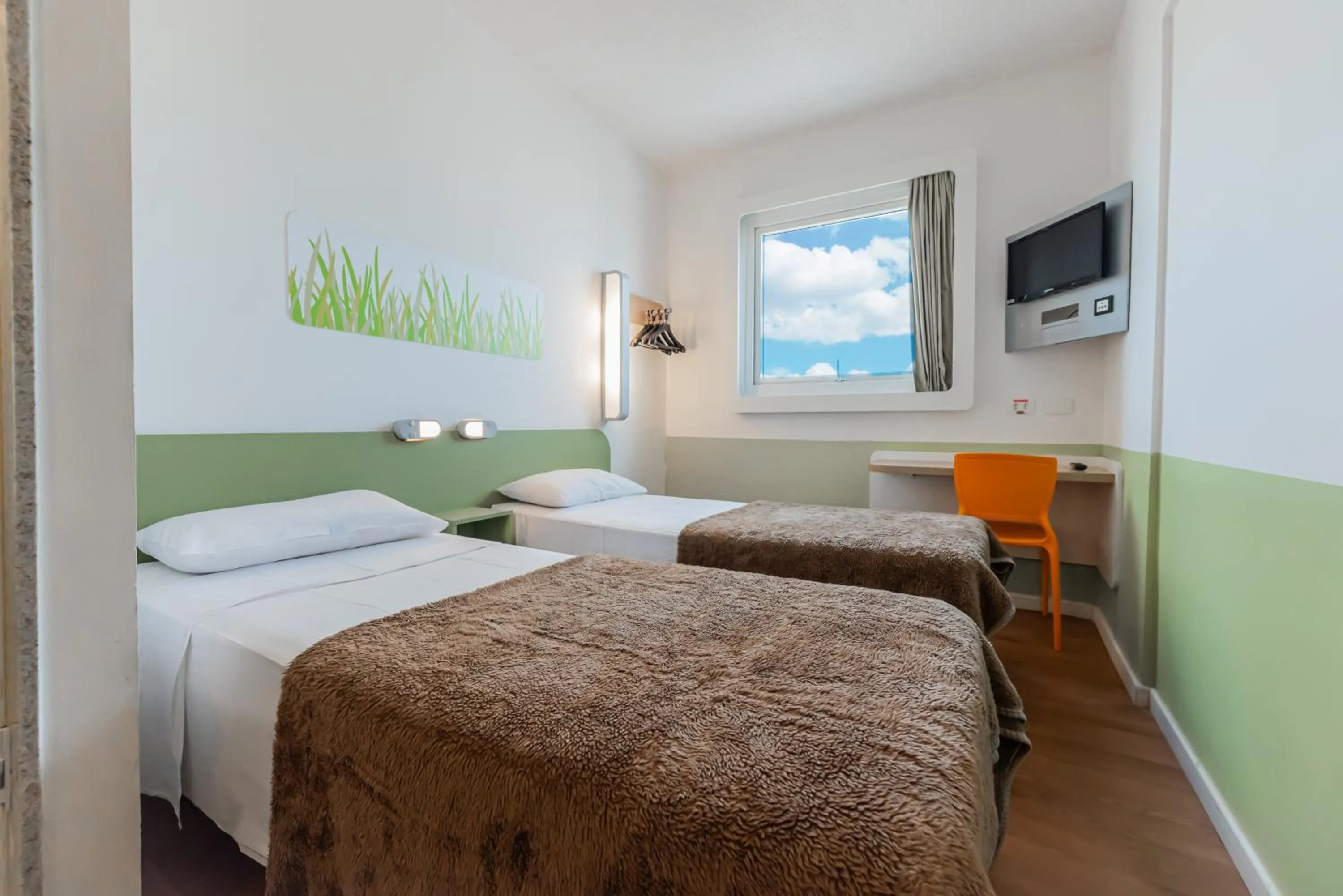 Photo of the whole room, Bed in ibis budget Porto Alegre - Super Econômico