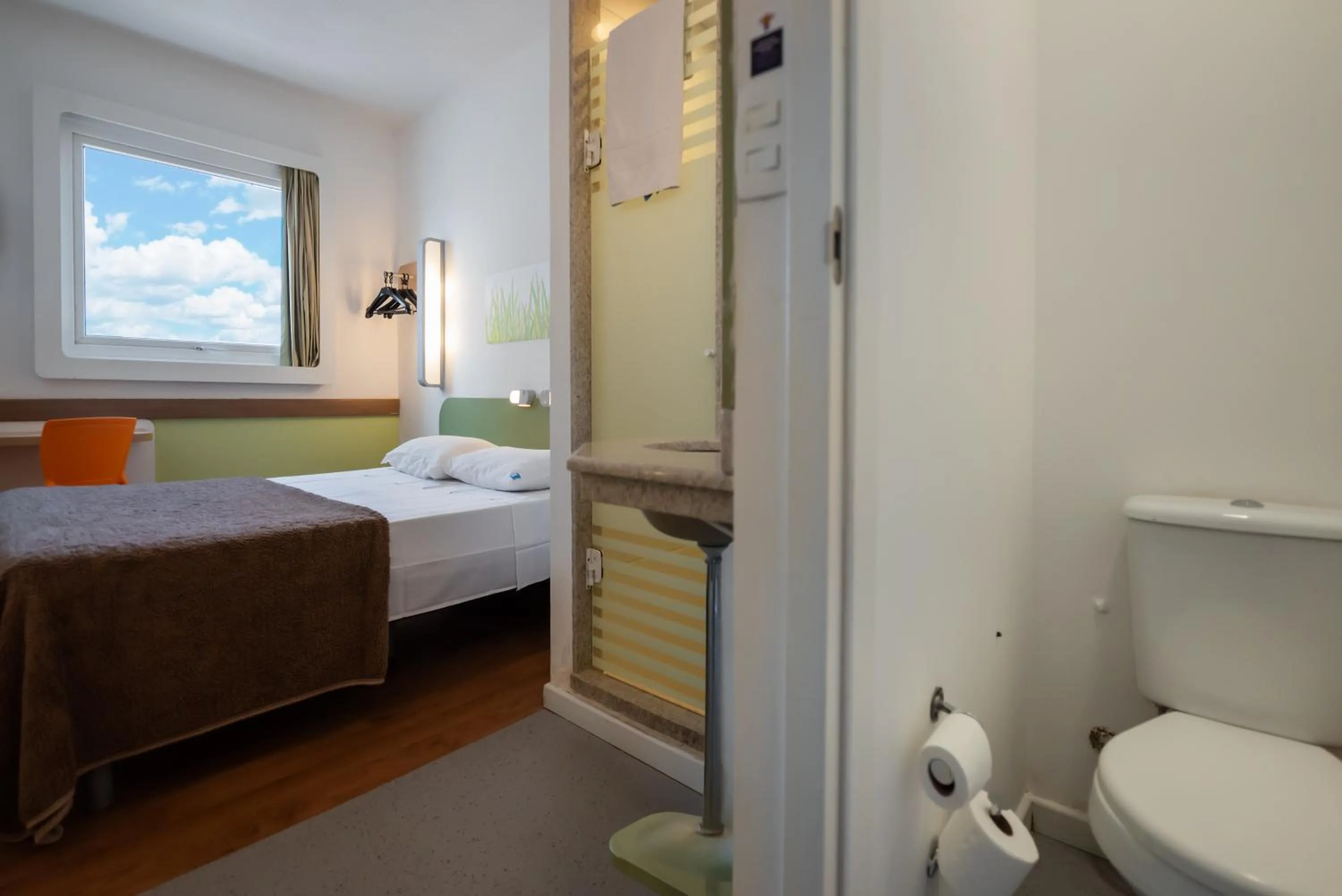 Photo of the whole room, Bed in ibis budget Porto Alegre - Super Econômico