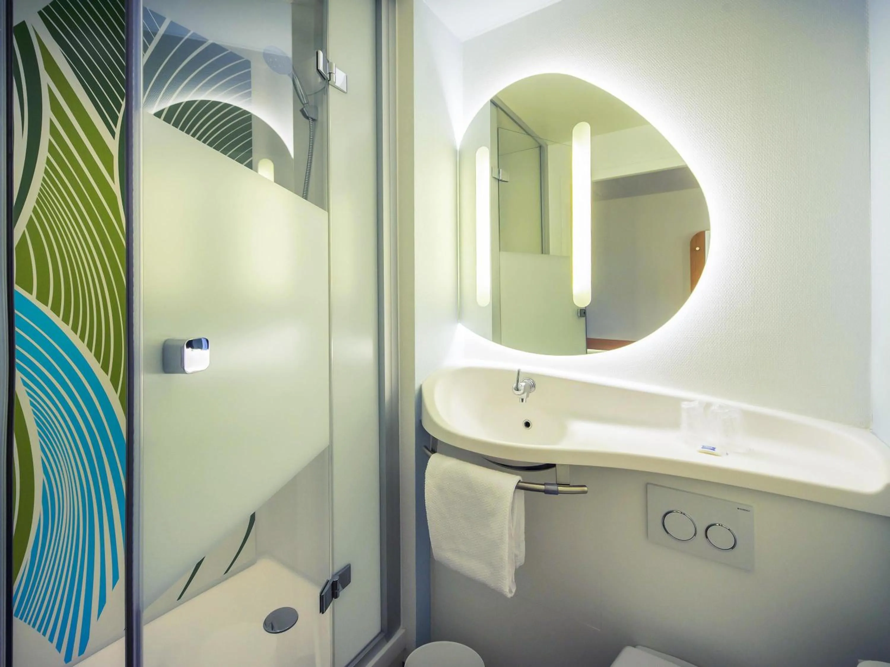 Bedroom in ibis budget Troyes Est