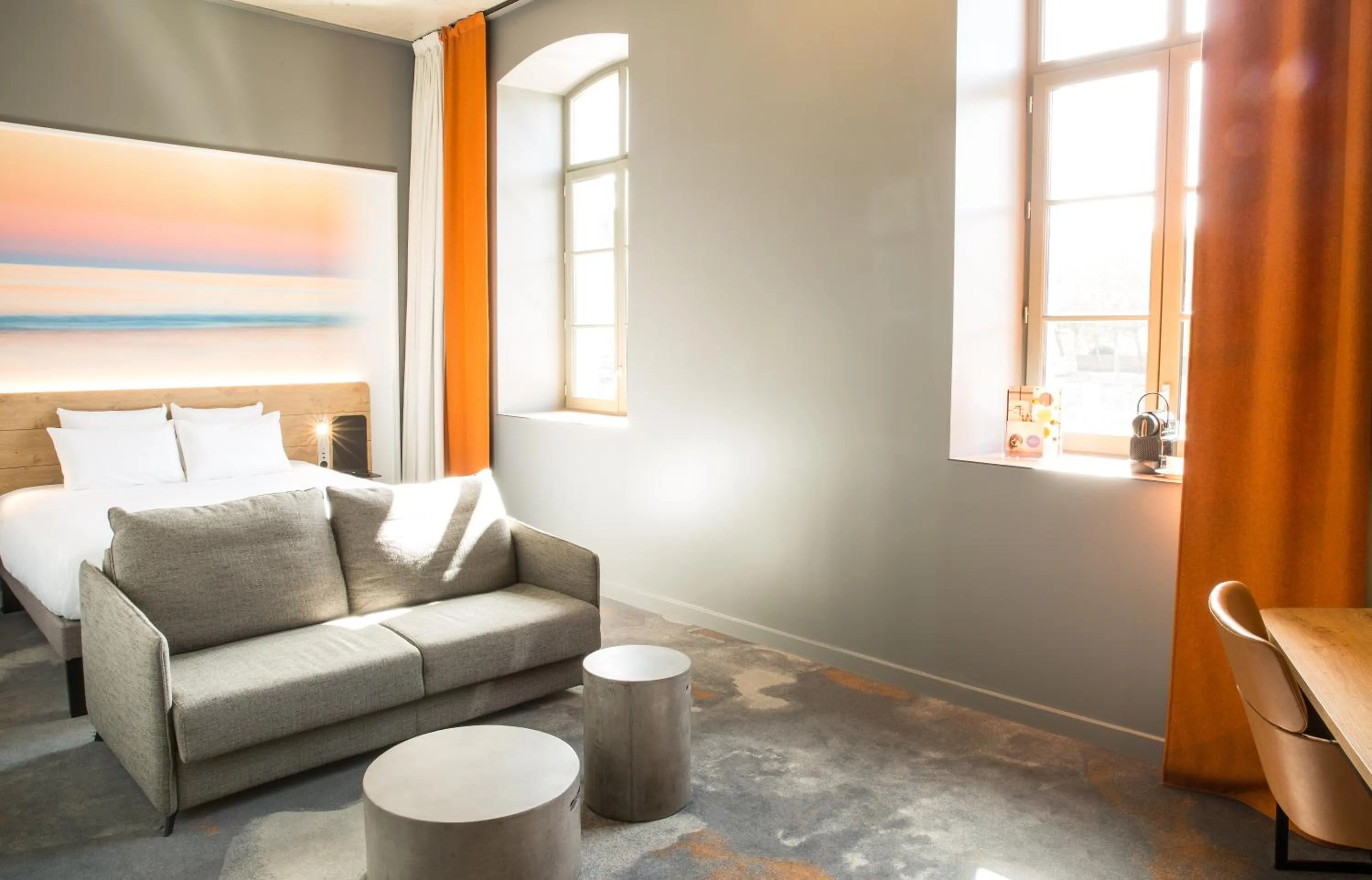 Seating area in Novotel Saint Brieuc Centre Gare