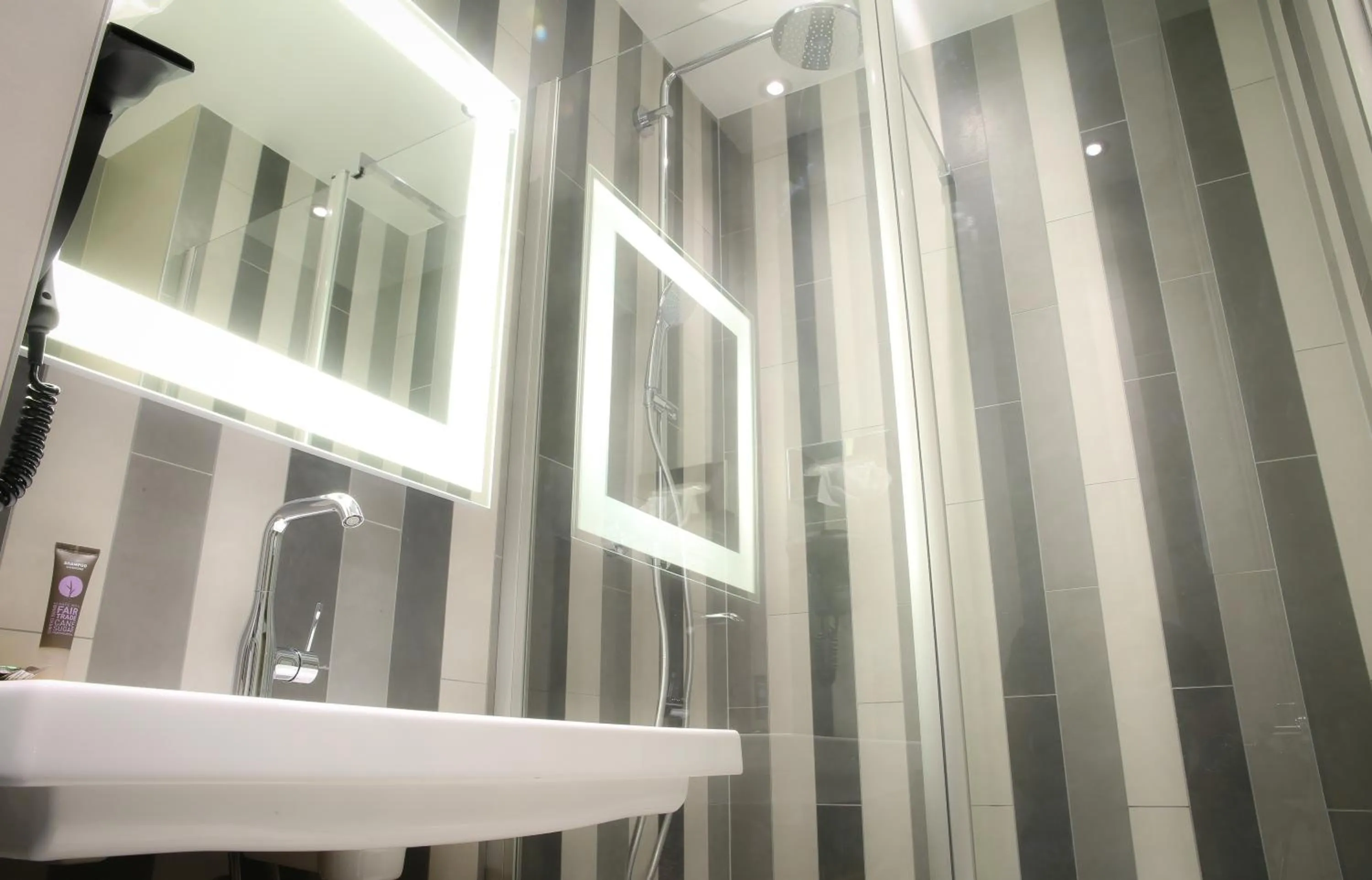 Bathroom in Novotel Saint Brieuc Centre Gare