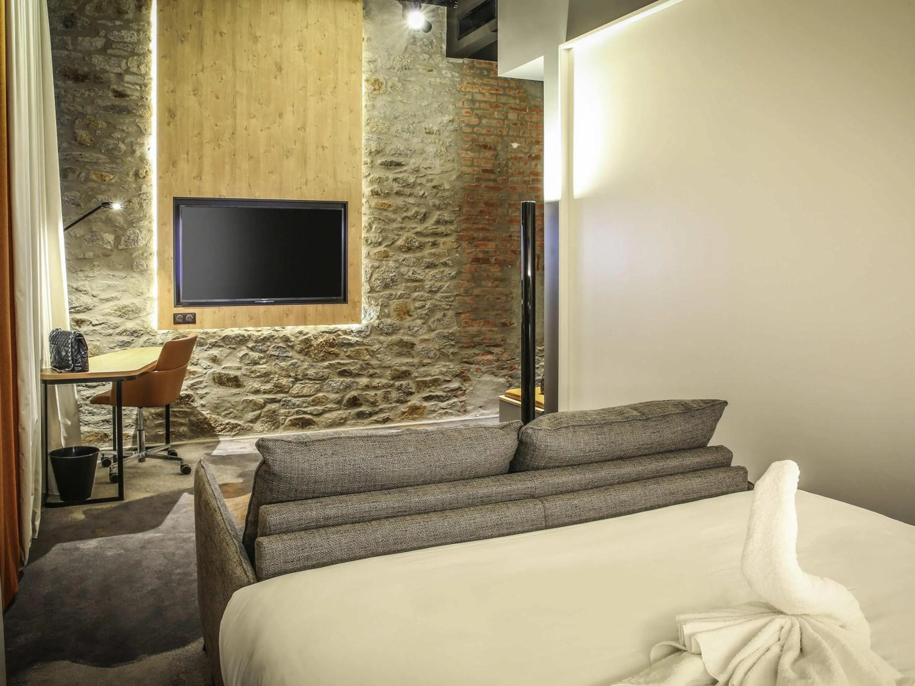 Photo of the whole room in Novotel Saint Brieuc Centre Gare