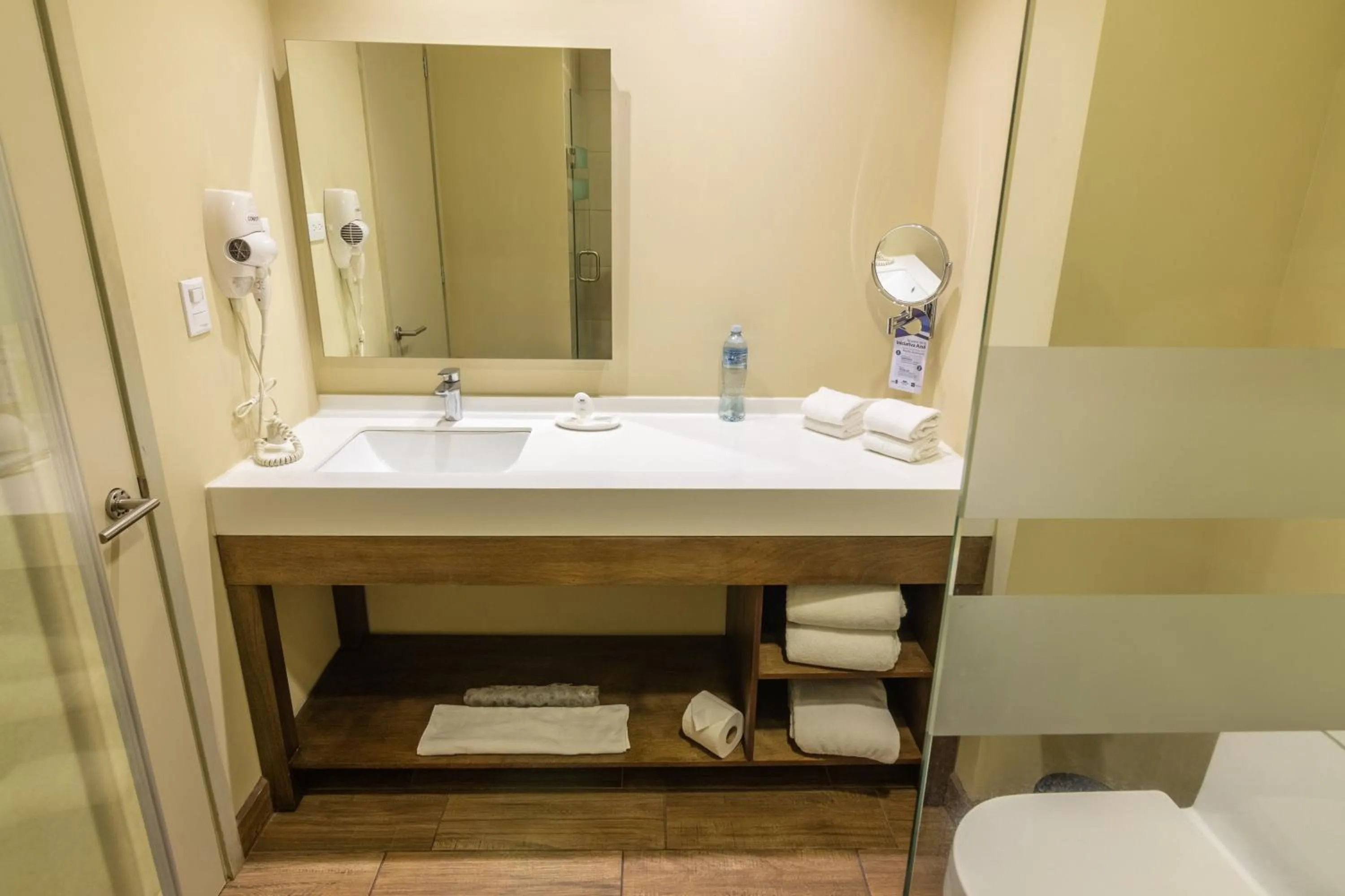 Bathroom in LATAM HOTEL Plaza Pradera Quetzaltenango