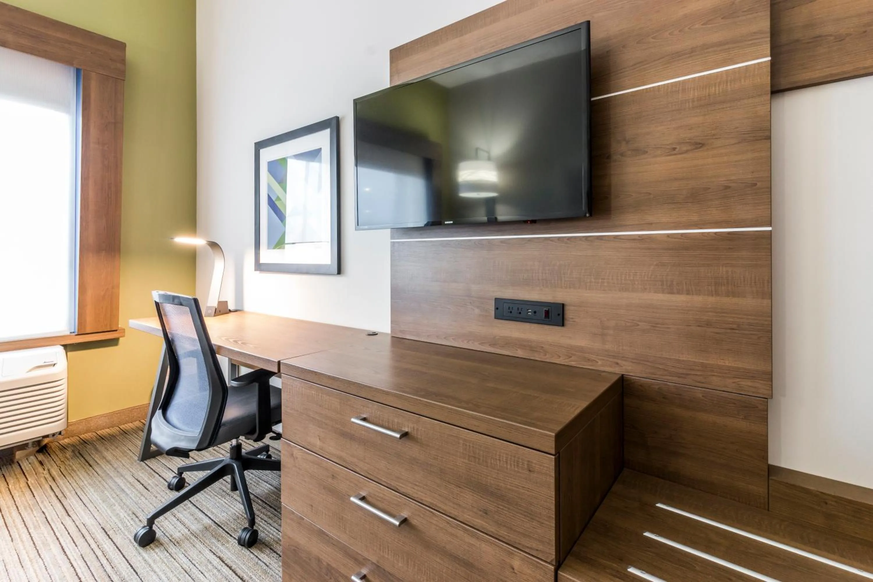 Photo of the whole room in Holiday Inn Express - Villa Rica by IHG