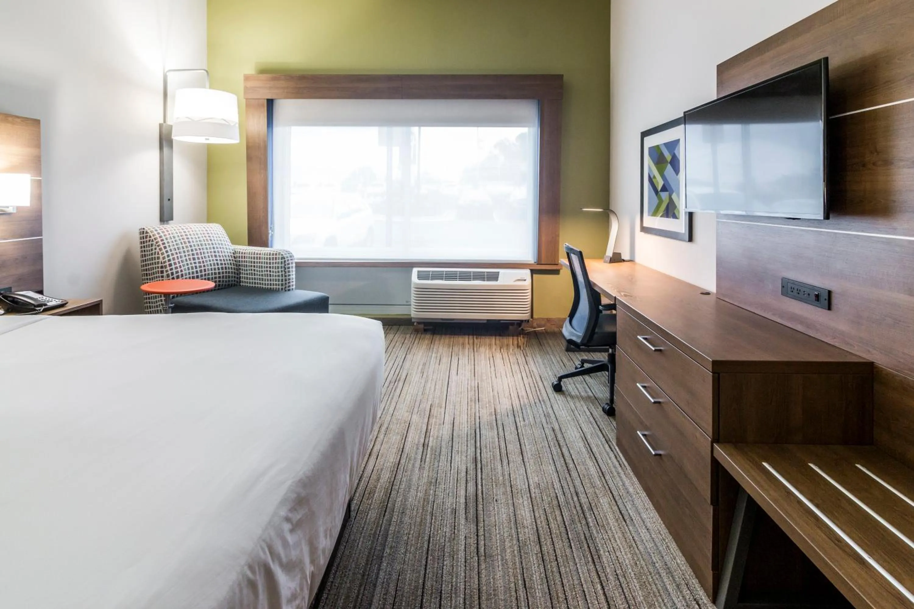 Photo of the whole room, Bed in Holiday Inn Express - Villa Rica by IHG