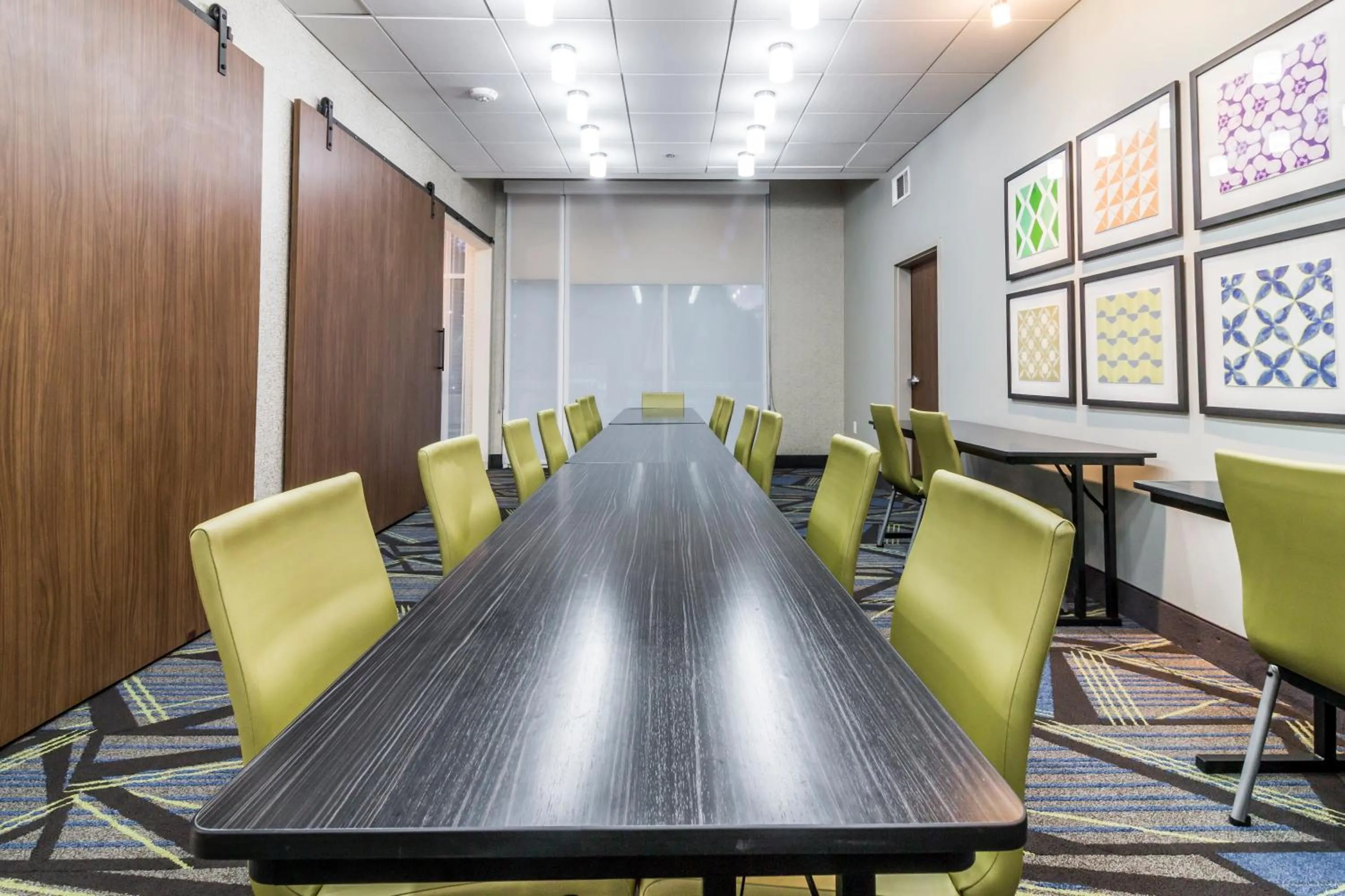 Meeting/conference room in Holiday Inn Express - Villa Rica by IHG