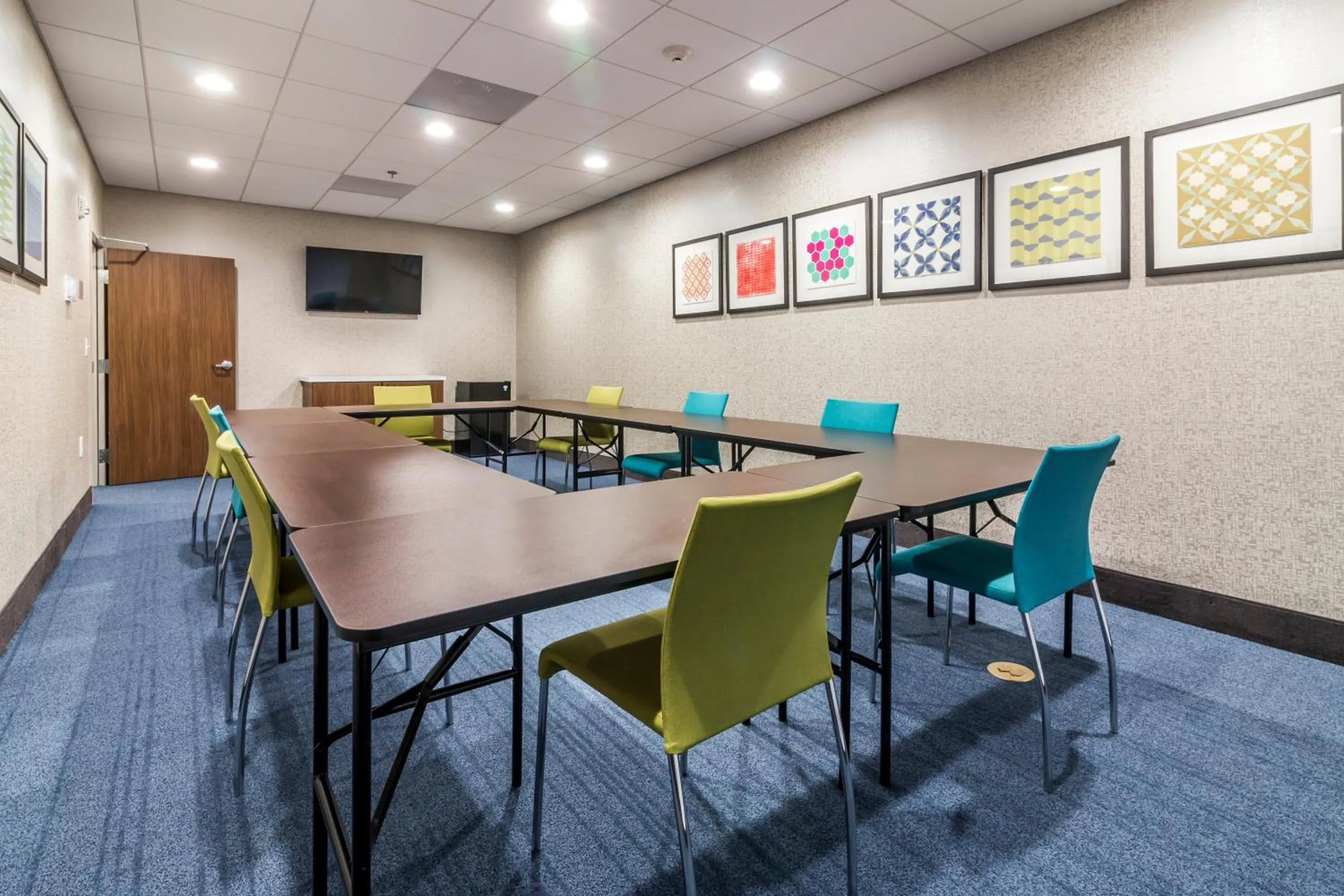 Meeting/conference room in Holiday Inn Express - Villa Rica by IHG