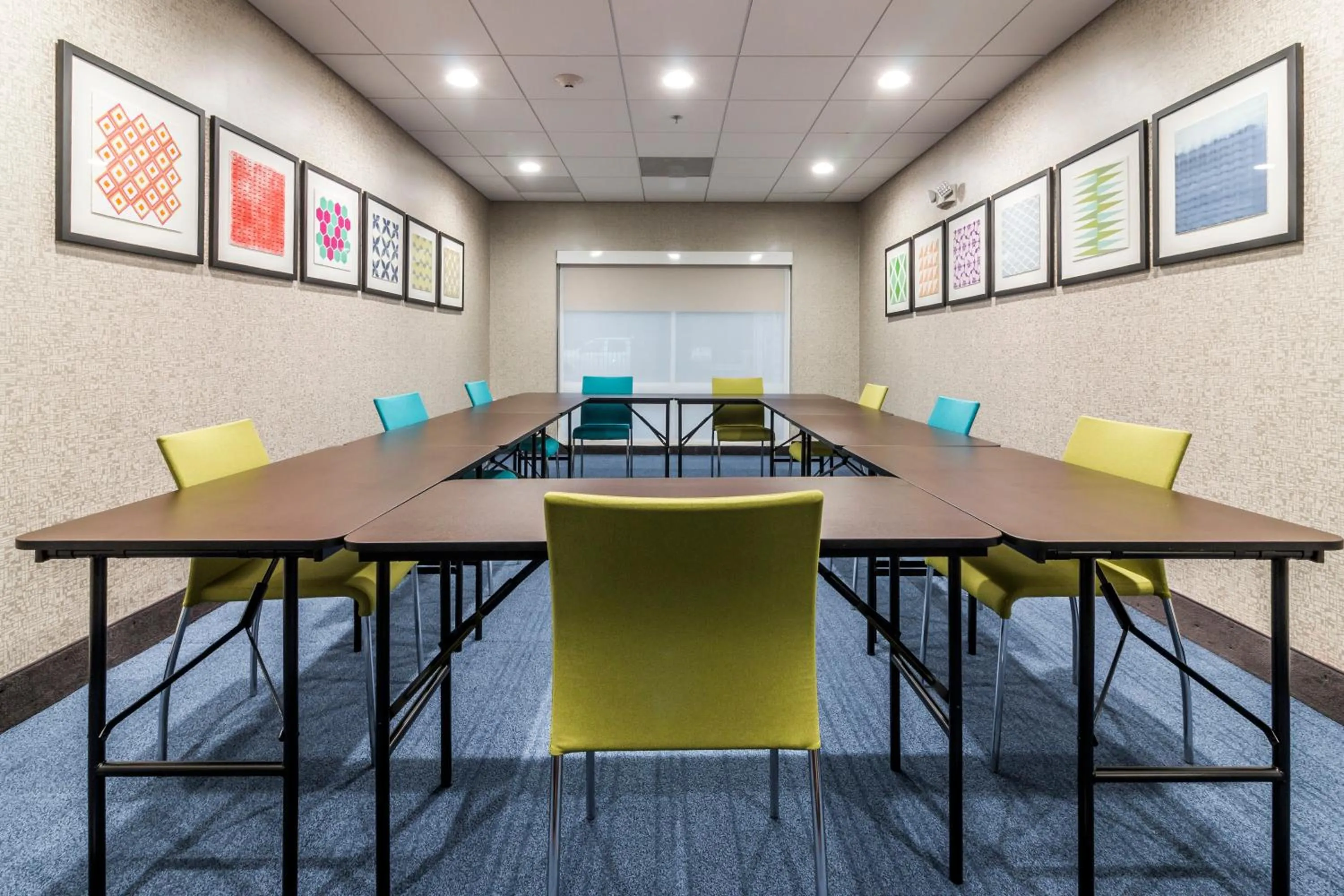 Meeting/conference room in Holiday Inn Express - Villa Rica by IHG