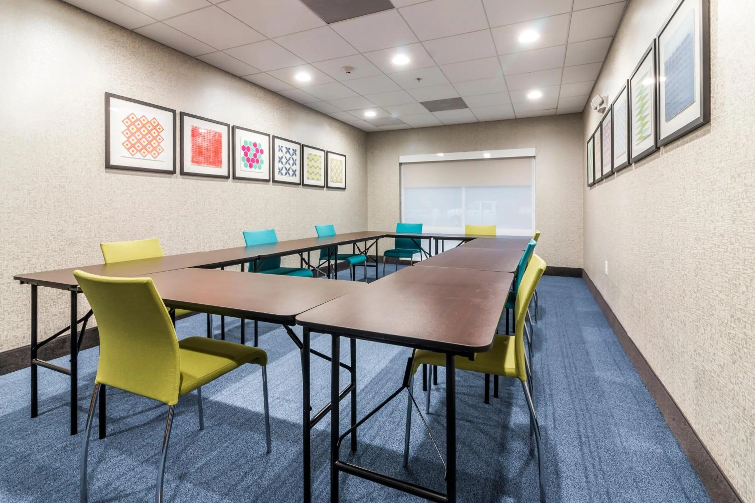 Meeting/conference room in Holiday Inn Express - Villa Rica by IHG