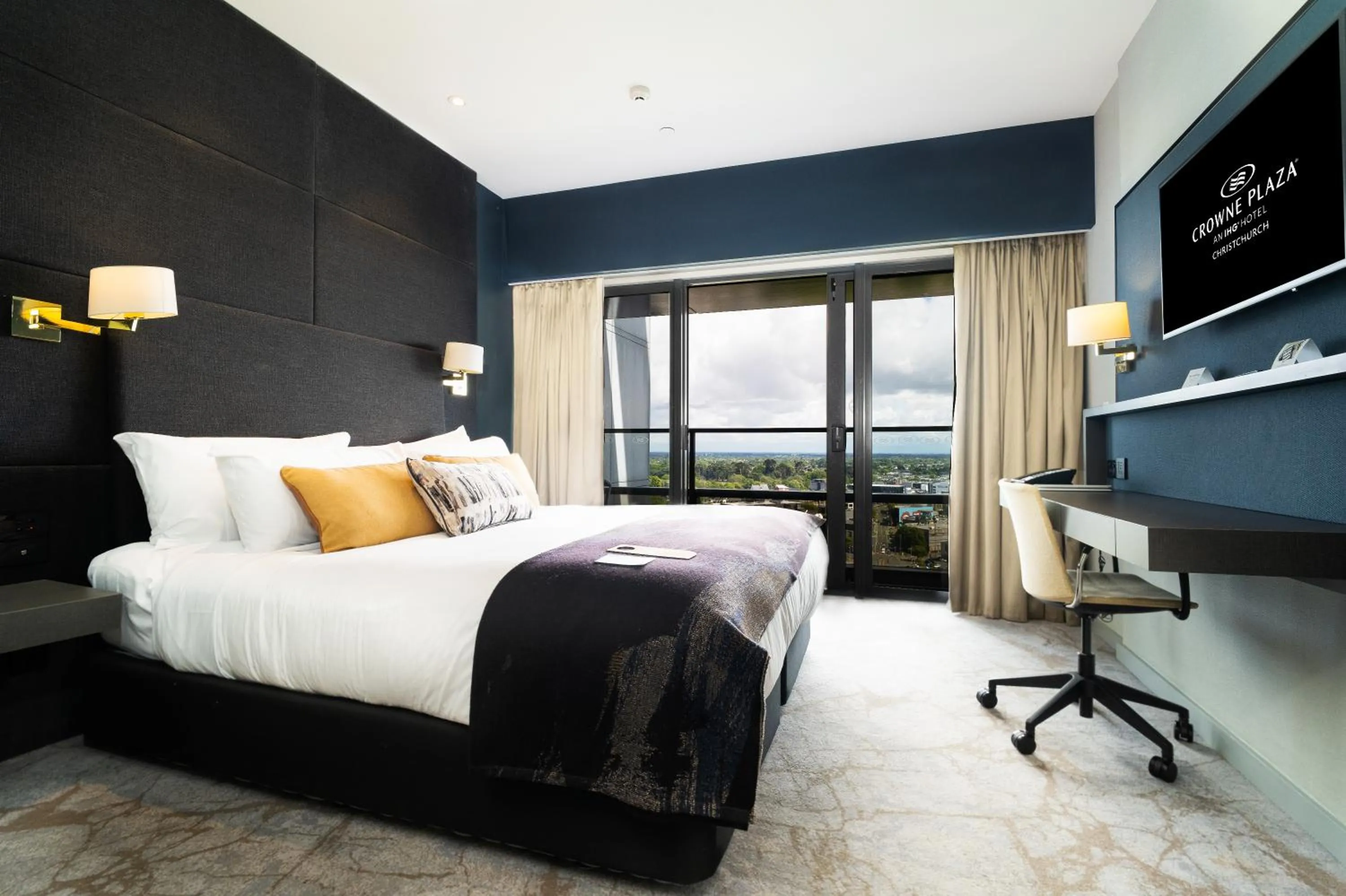 Bedroom, Bed in Crowne Plaza Christchurch by IHG