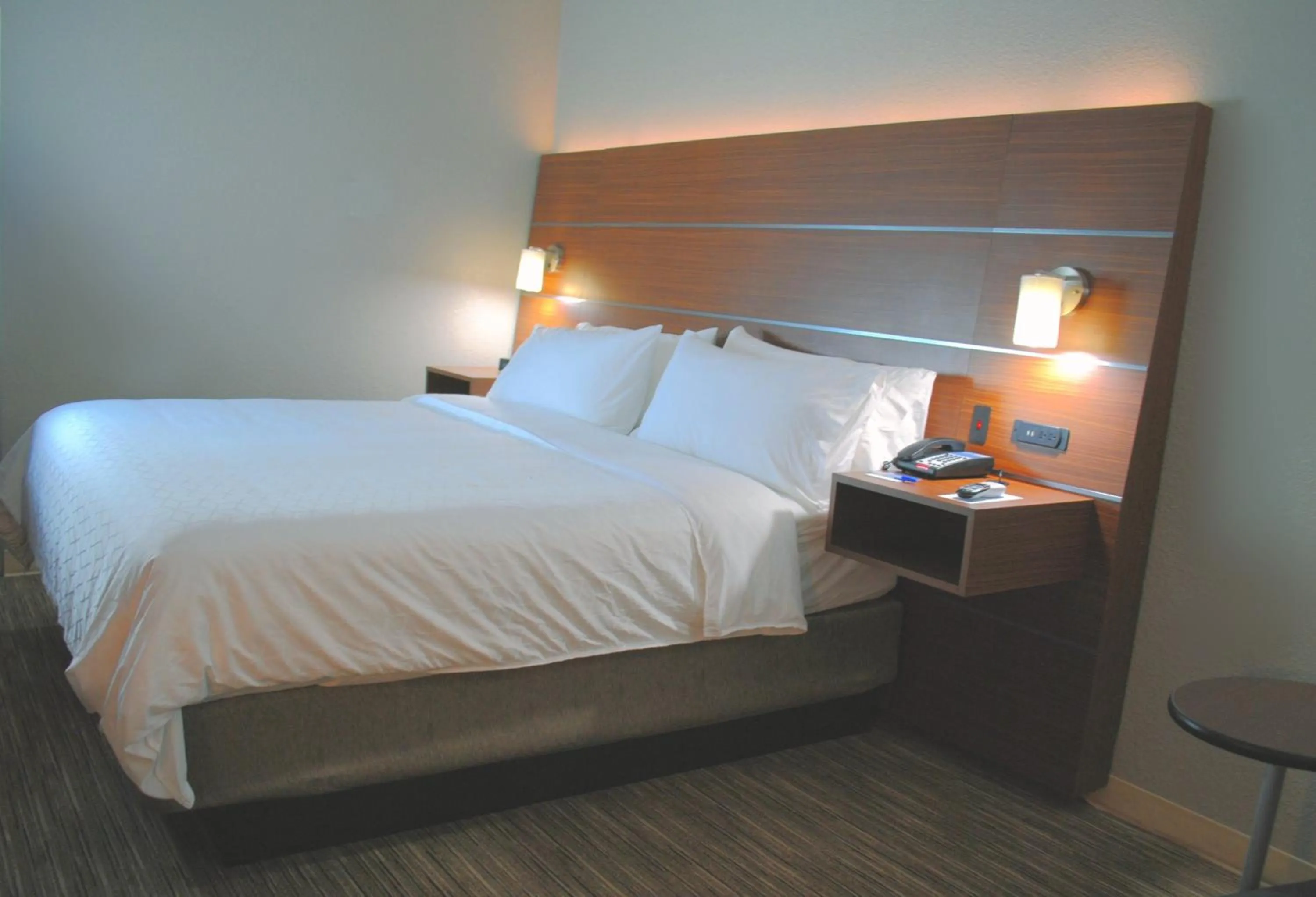 Photo of the whole room, Bed in Holiday Inn Express & Suites - Columbia City by IHG