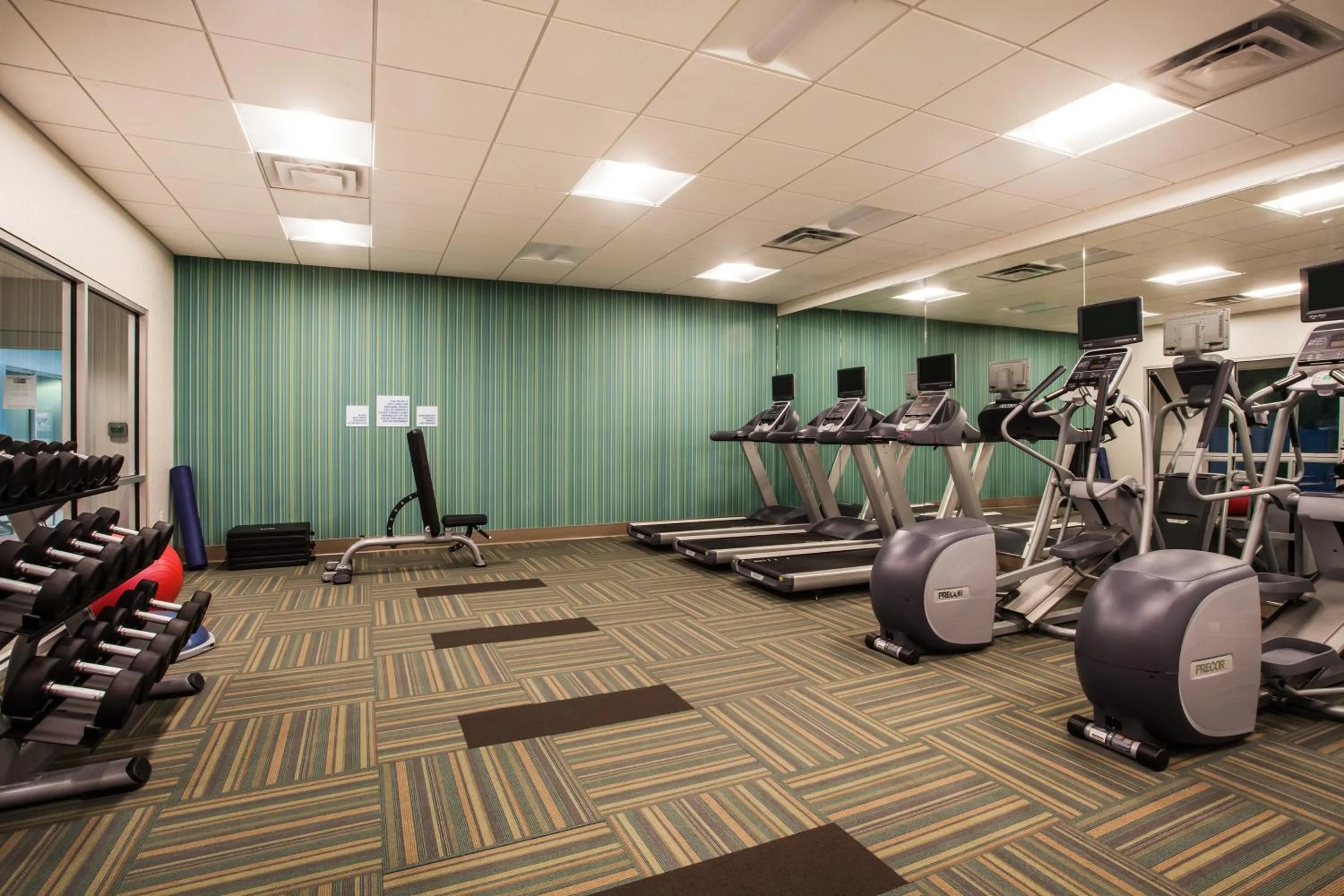 Fitness centre/facilities in Holiday Inn Express Queensbury-Lake George Area by IHG