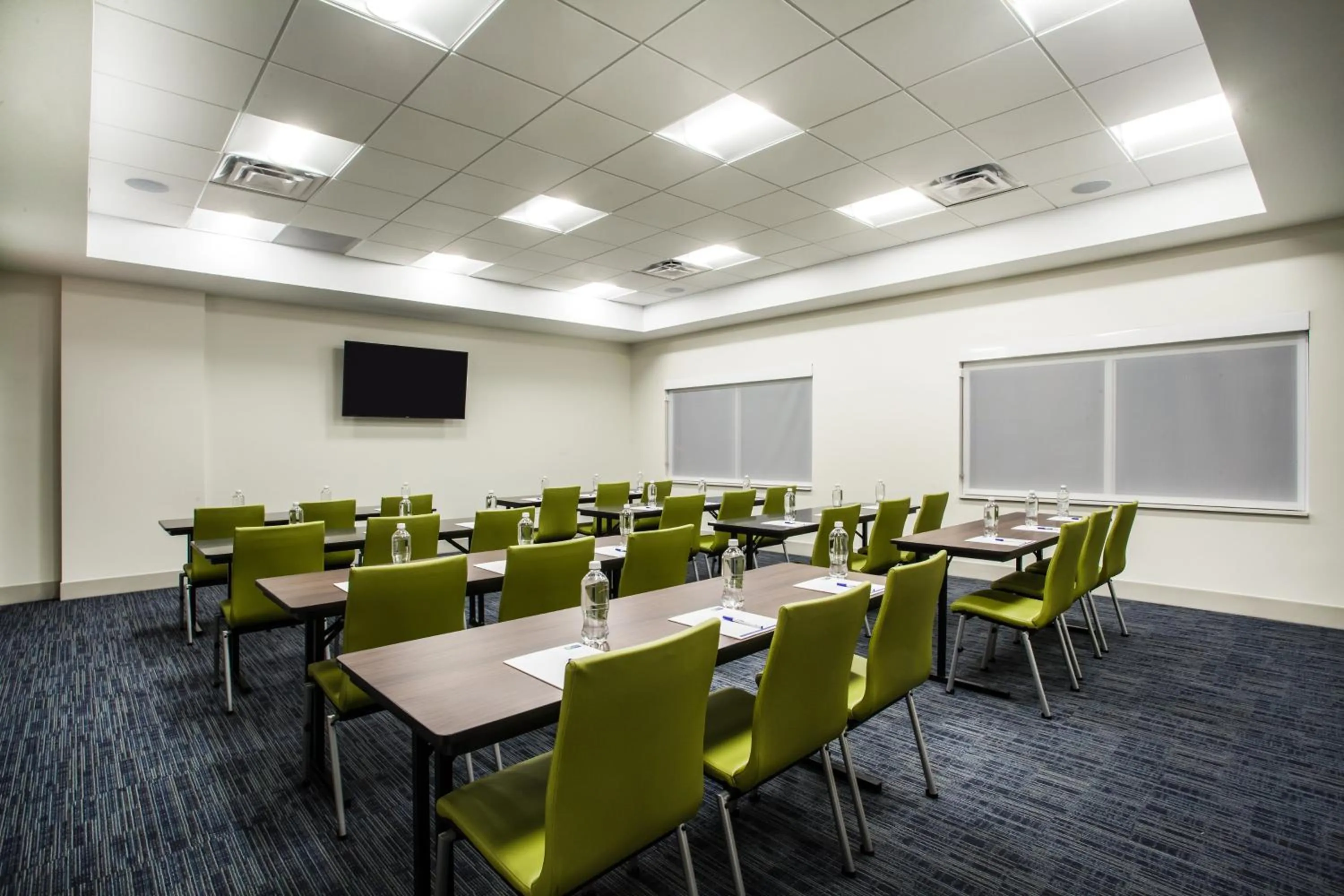 Meeting/conference room in Holiday Inn Express Queensbury-Lake George Area by IHG
