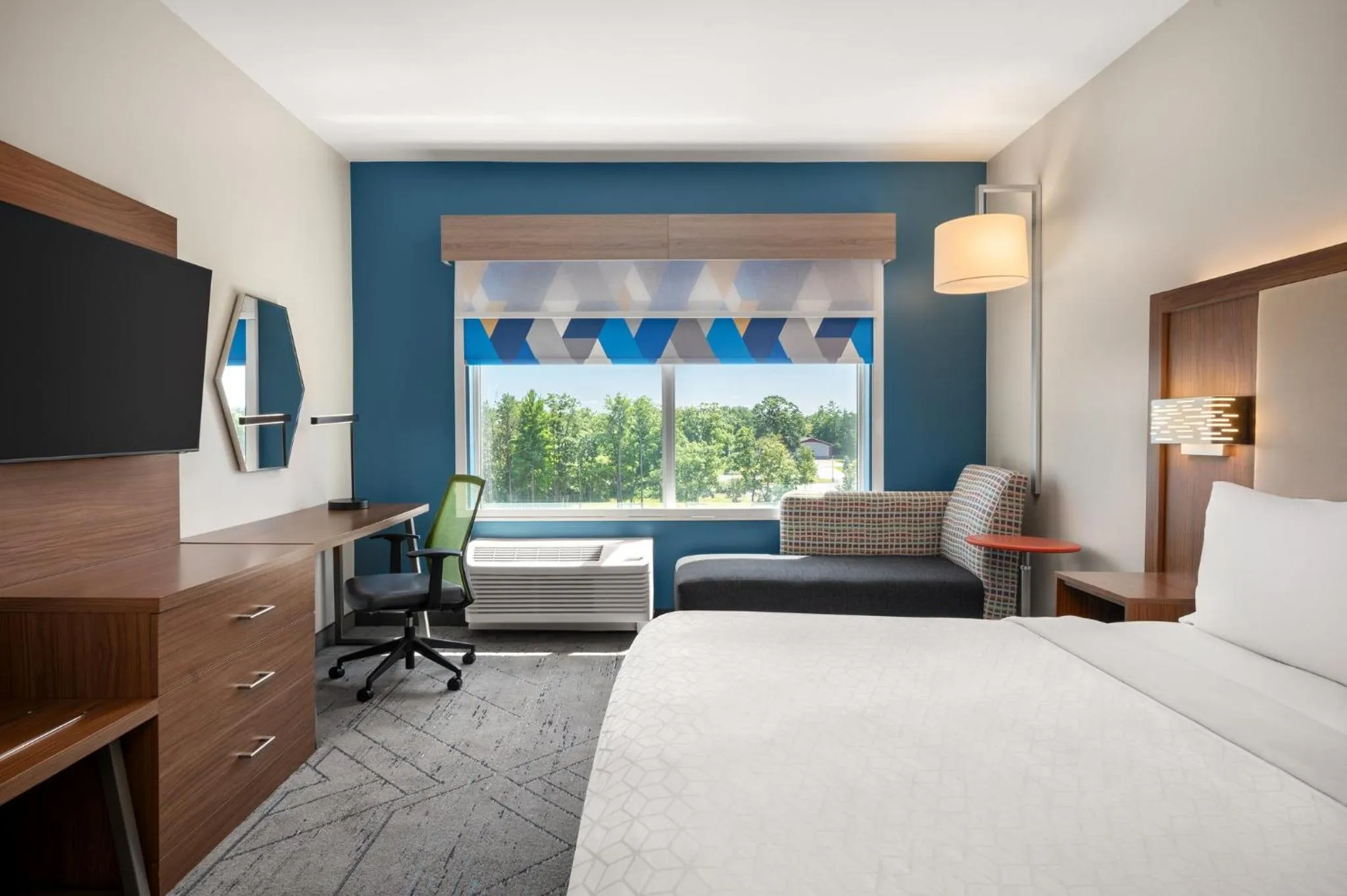 Photo of the whole room, Bed in Holiday Inn Express Queensbury-Lake George Area by IHG