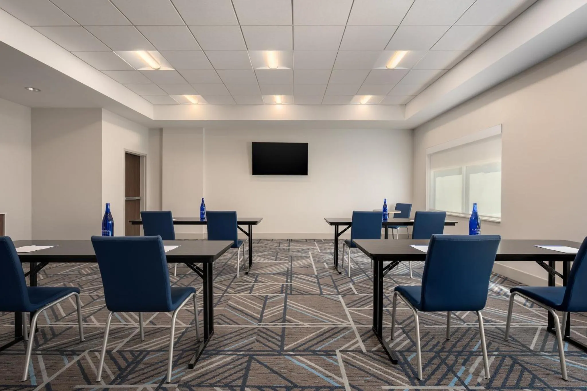 Meeting/conference room in Holiday Inn Express Queensbury-Lake George Area by IHG