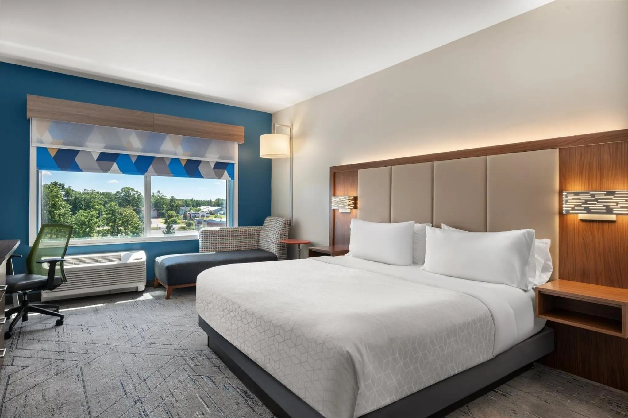 Photo of the whole room, Bed in Holiday Inn Express Queensbury-Lake George Area by IHG