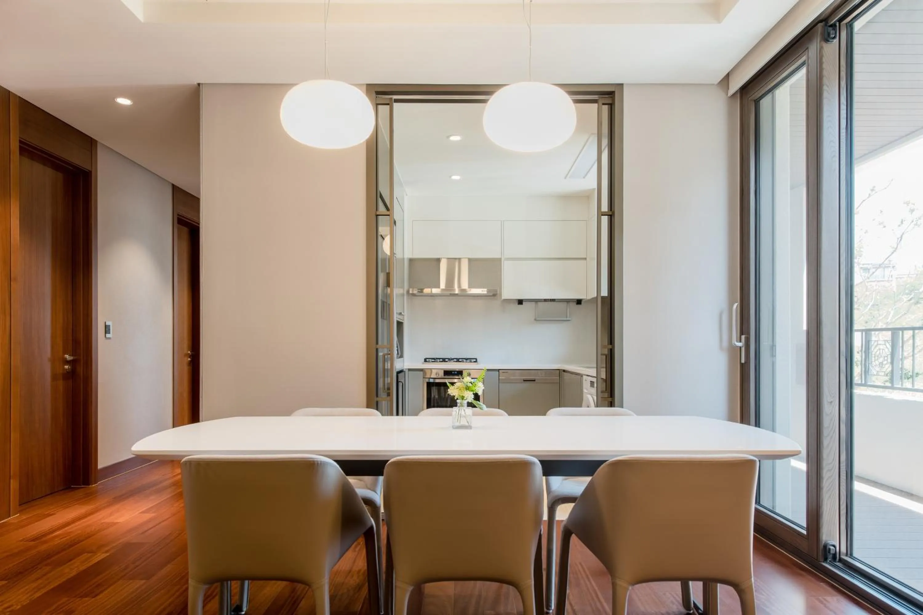 Photo of the whole room in Somerset Jeju Shinhwa World