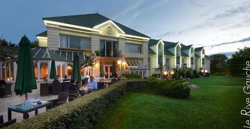 Facade/entrance in Hôtel Restaurant Le Rive Gauche