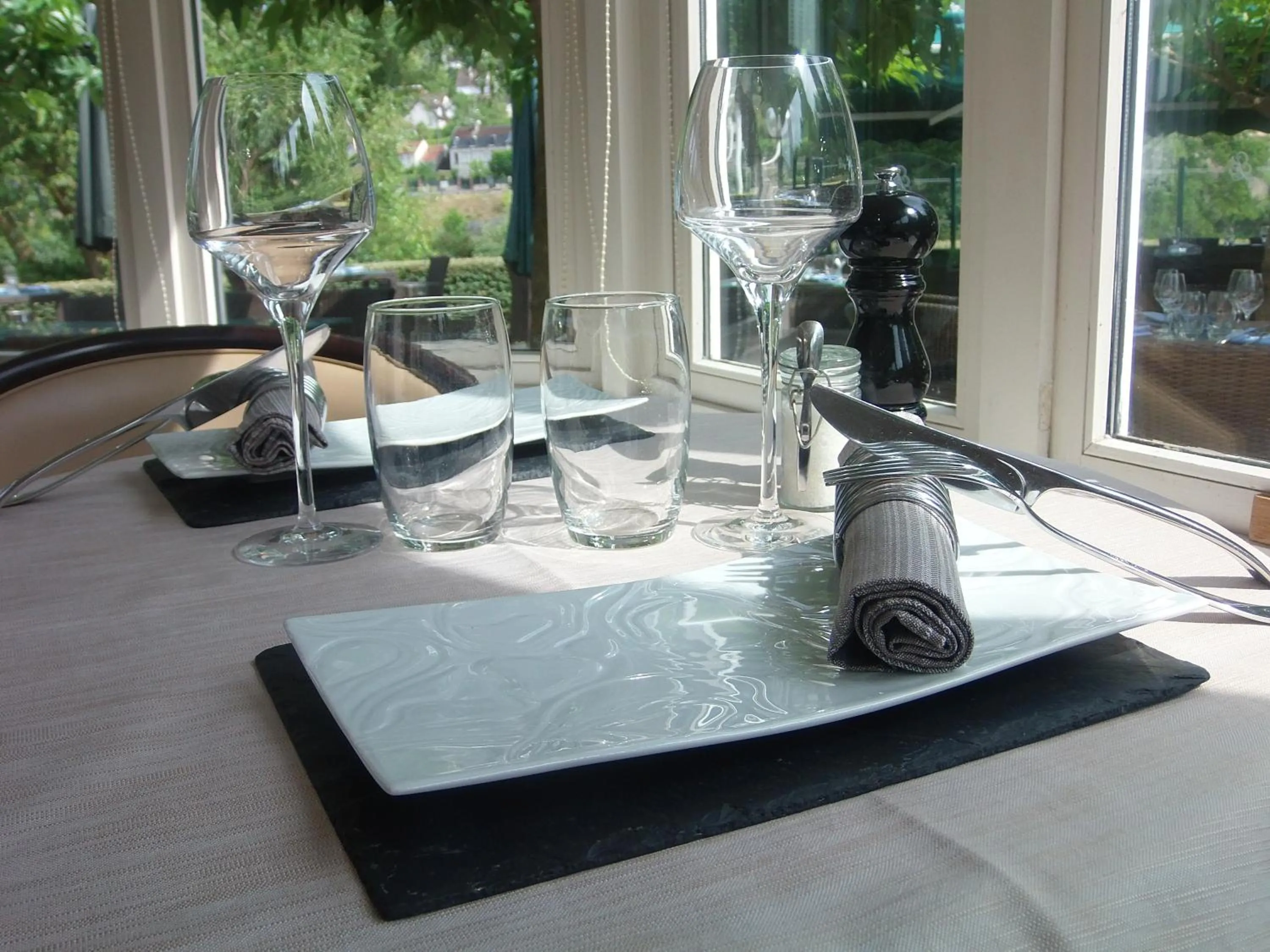 Restaurant/places to eat in Hôtel Restaurant Le Rive Gauche