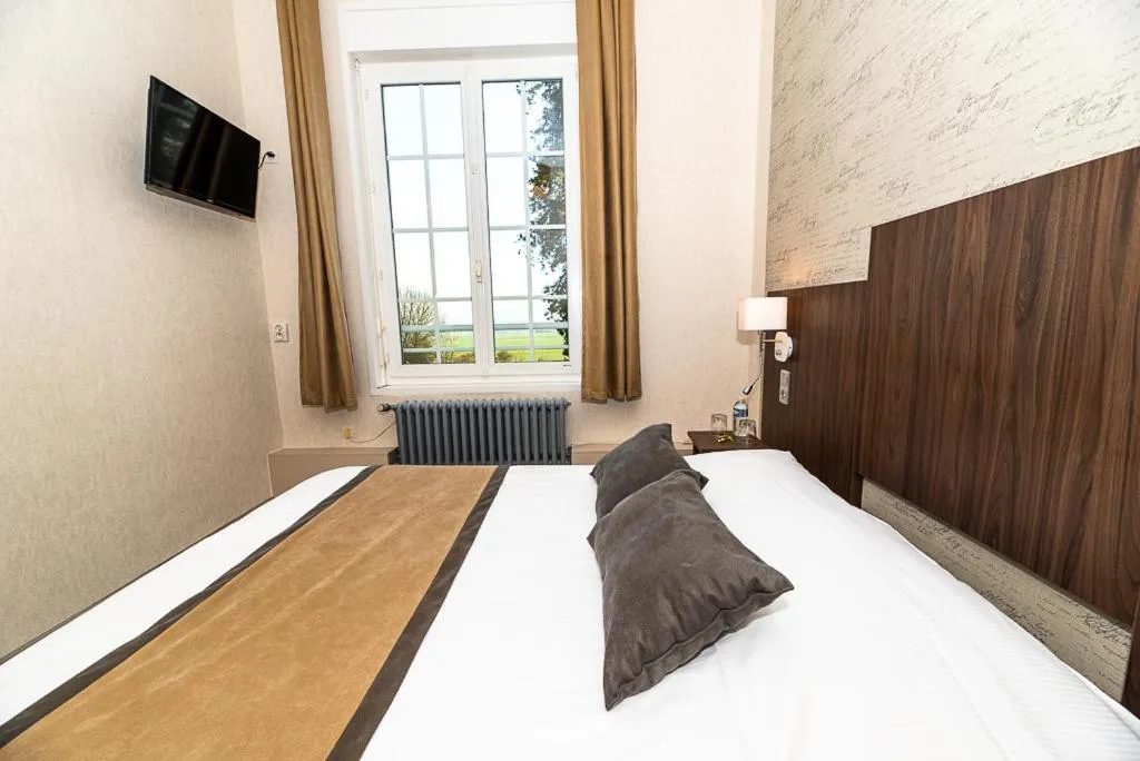 Bed in Logis - Hotel Restaurant La Sapinière