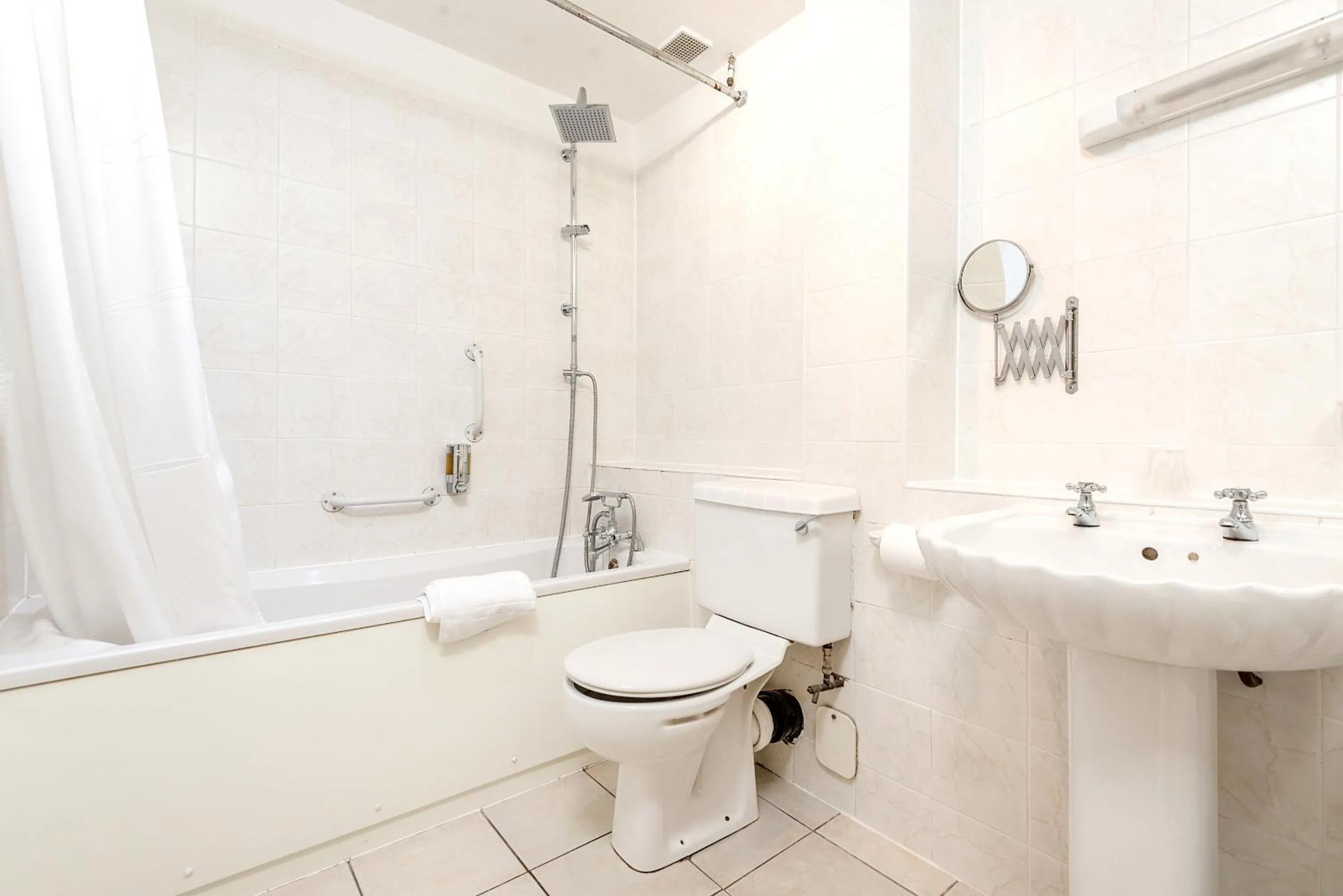 Shower in The Well guesthouse