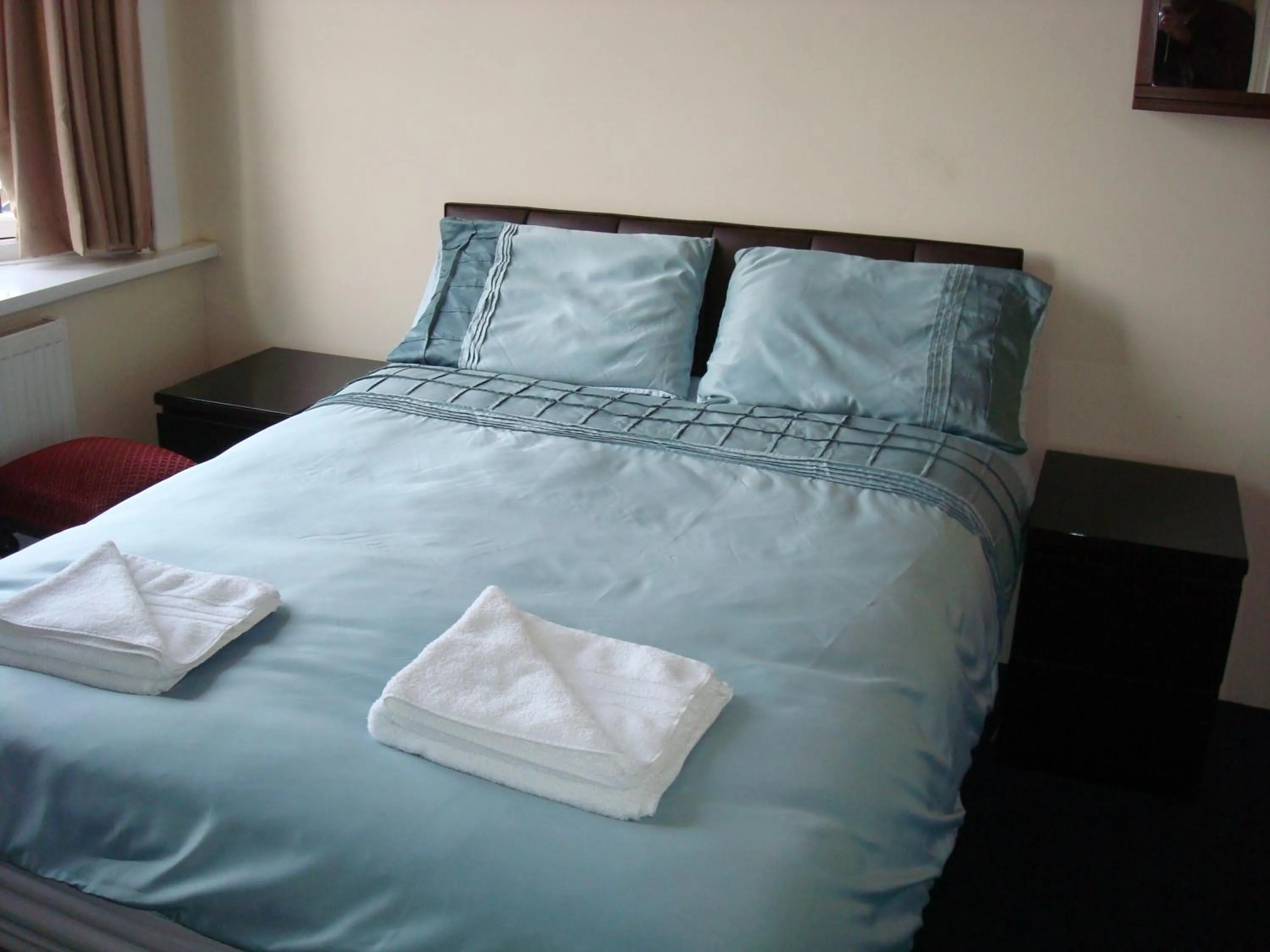 Bed in Forest Gate Hotel - Free Parking limited spaces