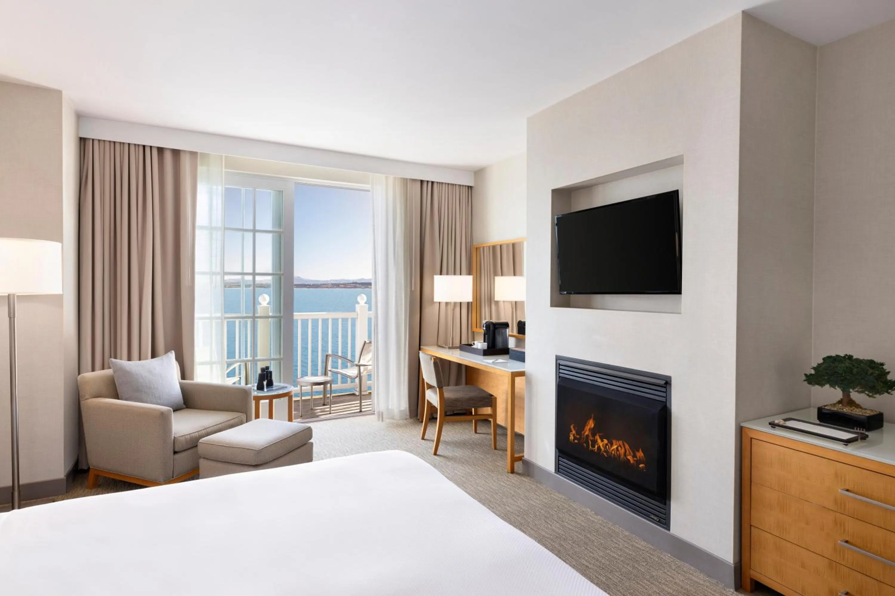 Photo of the whole room, Bed in InterContinental The Clement Monterey by IHG