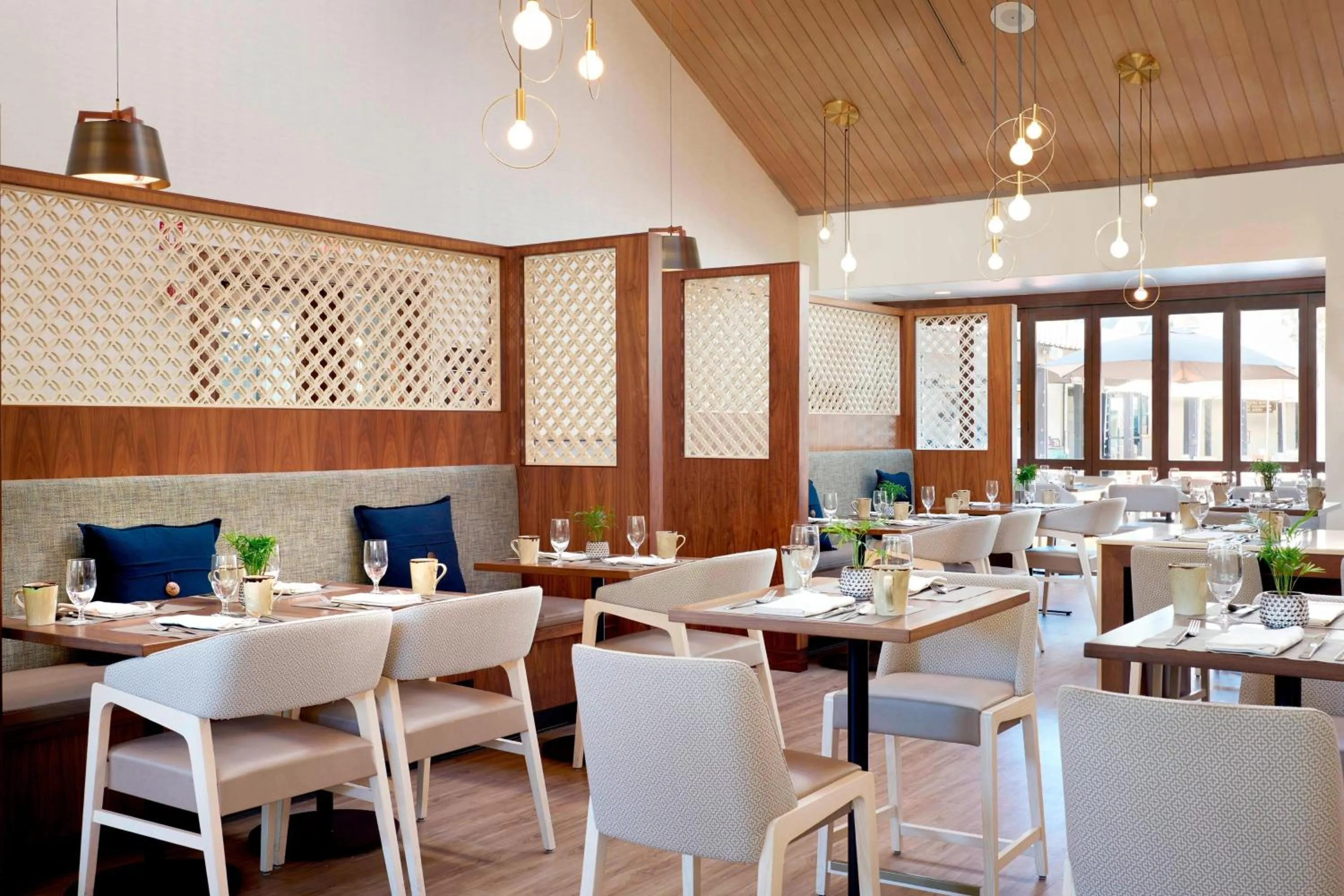 Swimming pool in Sheraton Palo Alto Hotel