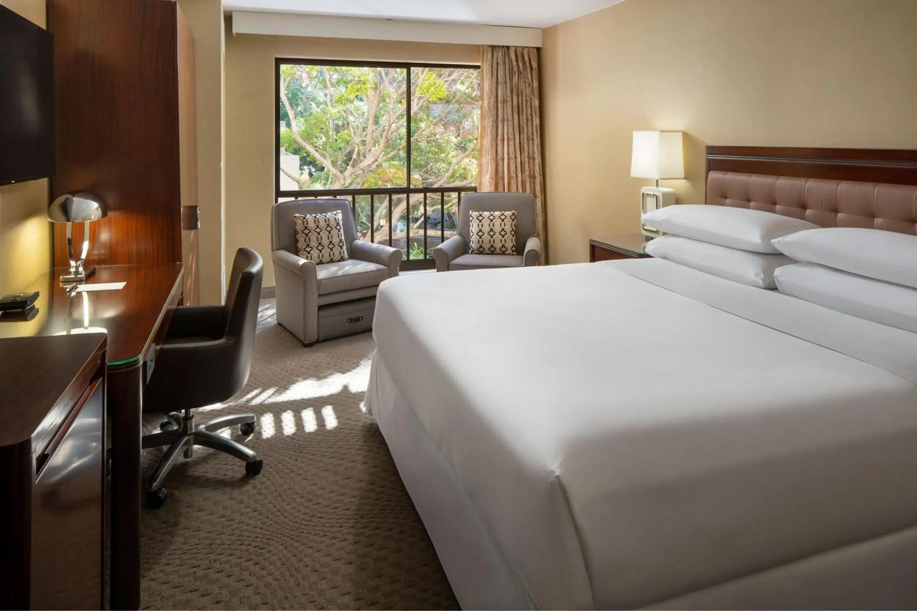 Deluxe, Guest room, 1 King in Sheraton Palo Alto Hotel Deluxe, Guest room, 1 King in Sheraton Palo Alto Hotel