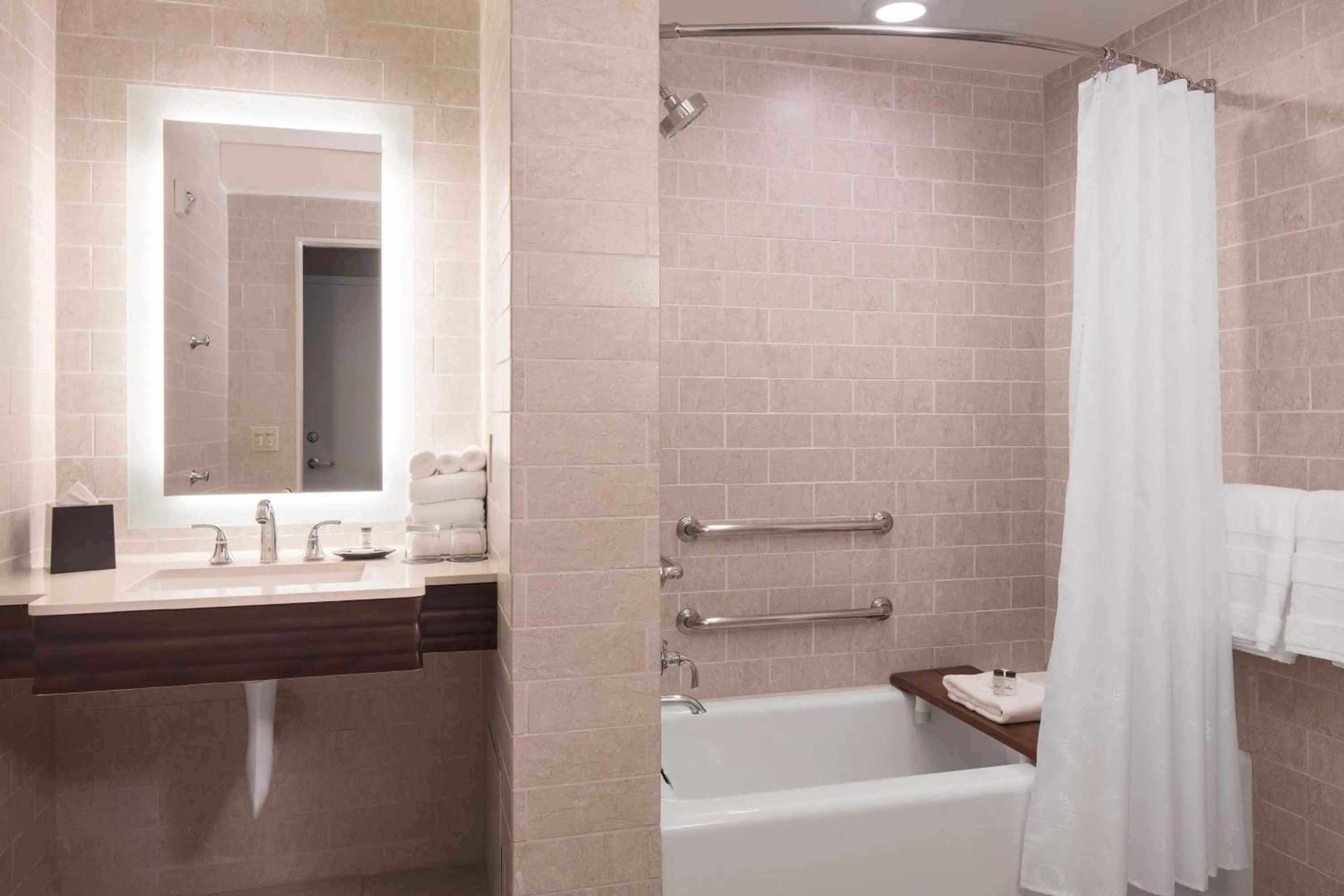 Bathroom in Sheraton Palo Alto Hotel