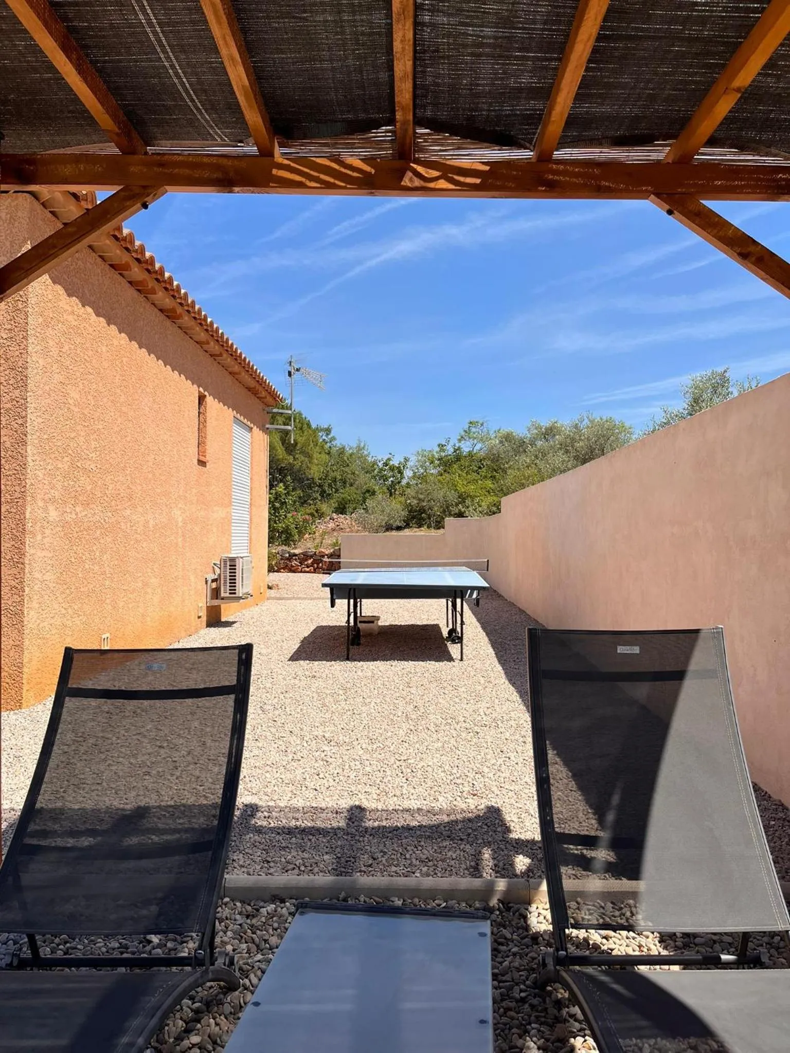 Garden view in Chambres d'hôtes, B&B climatisées LA BORRELLIENNE