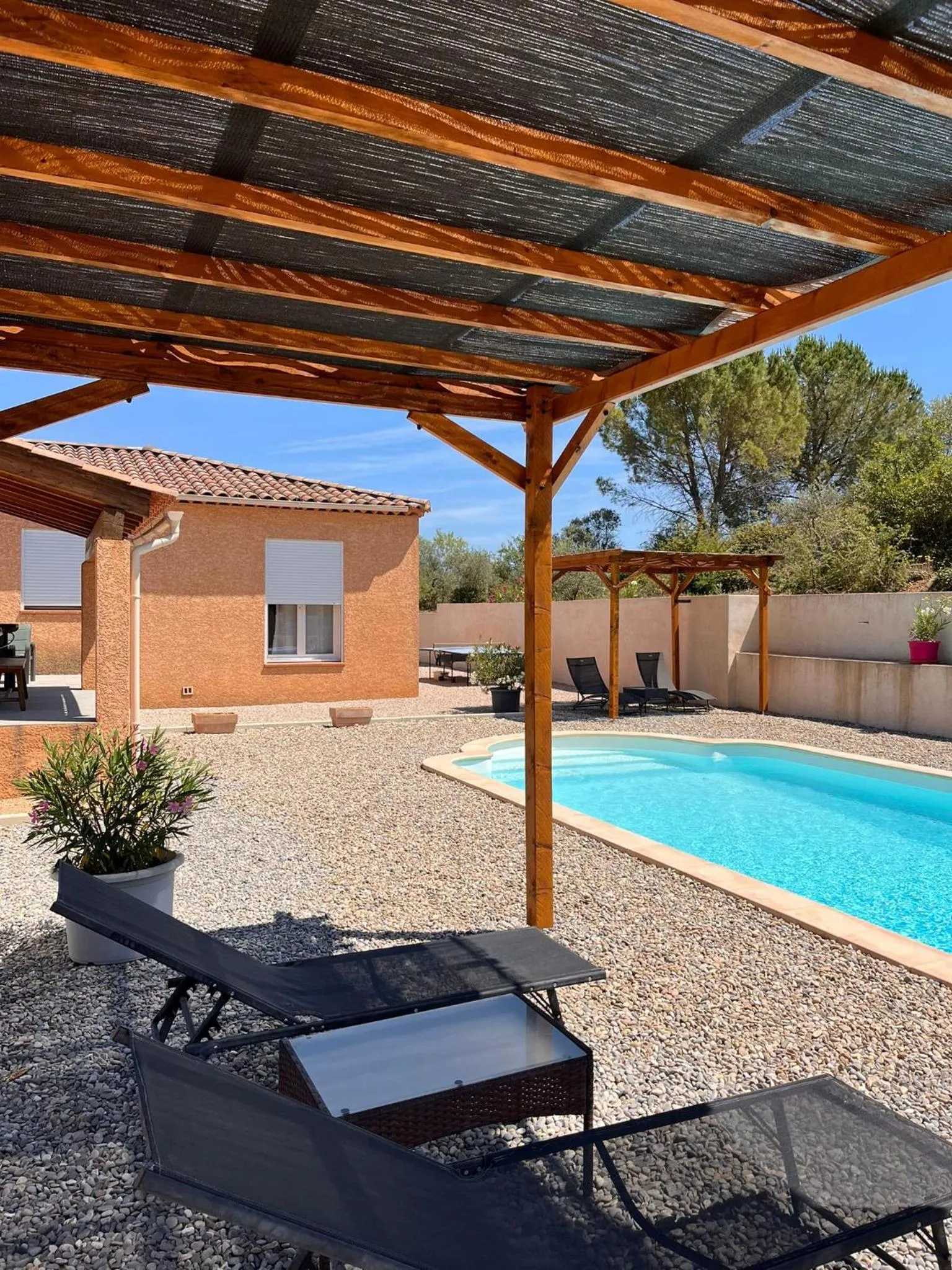Pool view in Chambres d'hôtes, B&B climatisées LA BORRELLIENNE