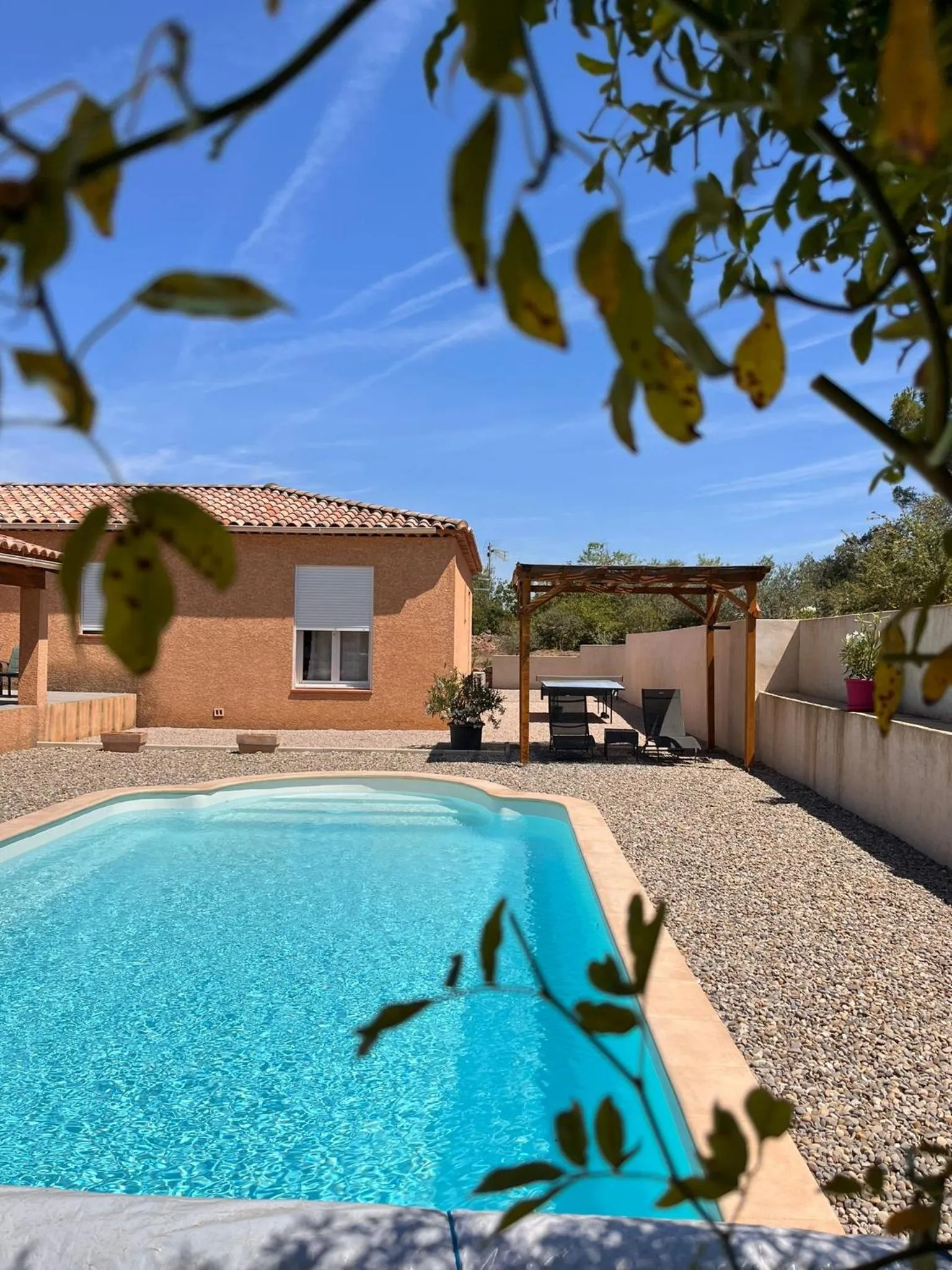 Swimming pool in Chambres d'hôtes, B&B climatisées LA BORRELLIENNE