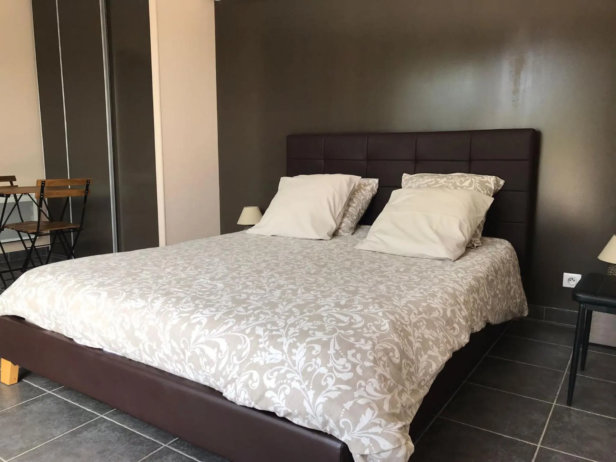 internet, Bed in Chambres d'hôtes, B&B climatisées LA BORRELLIENNE