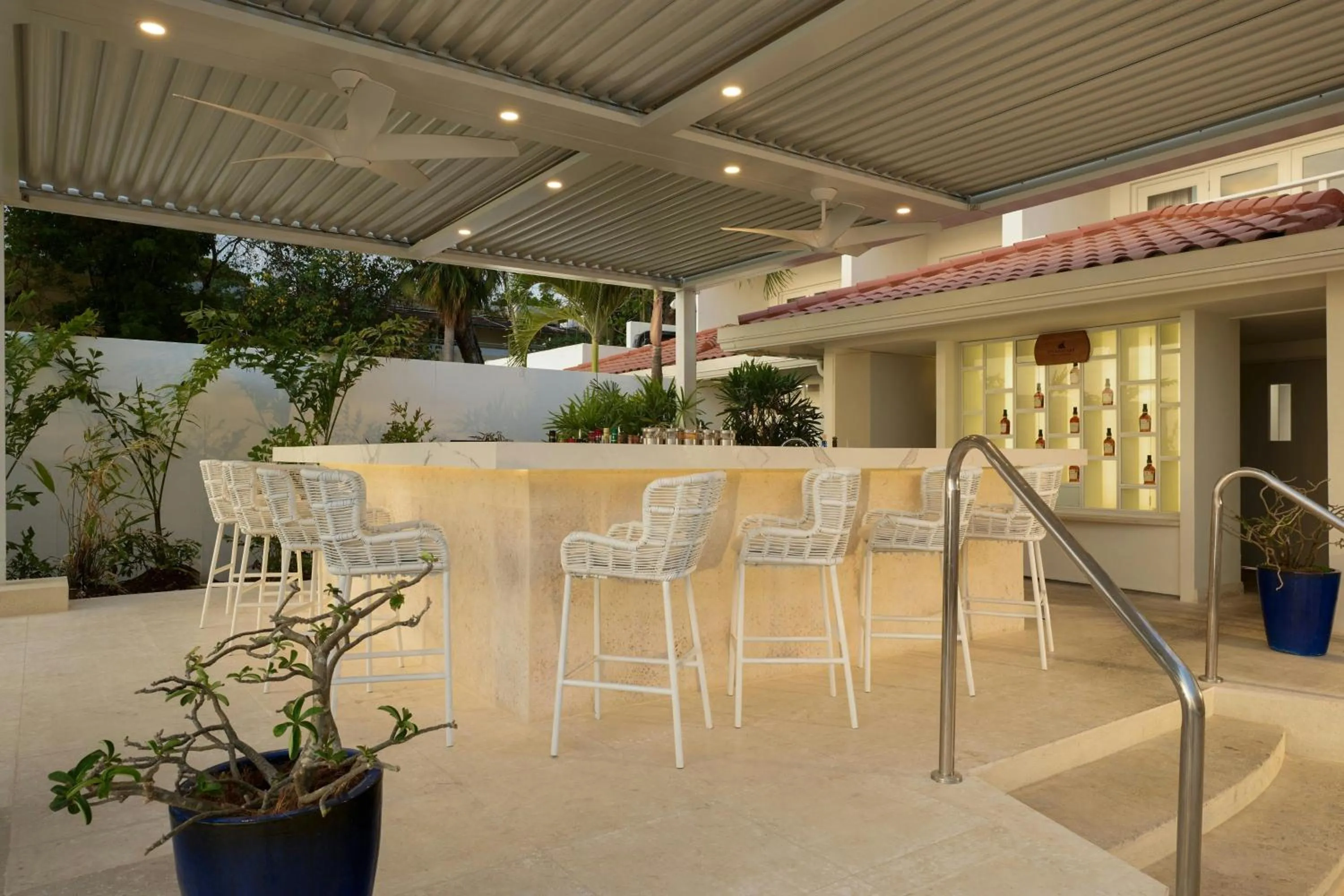 Lounge or bar in The House, An Autograph Collection All-Inclusive Resort - Adults Only