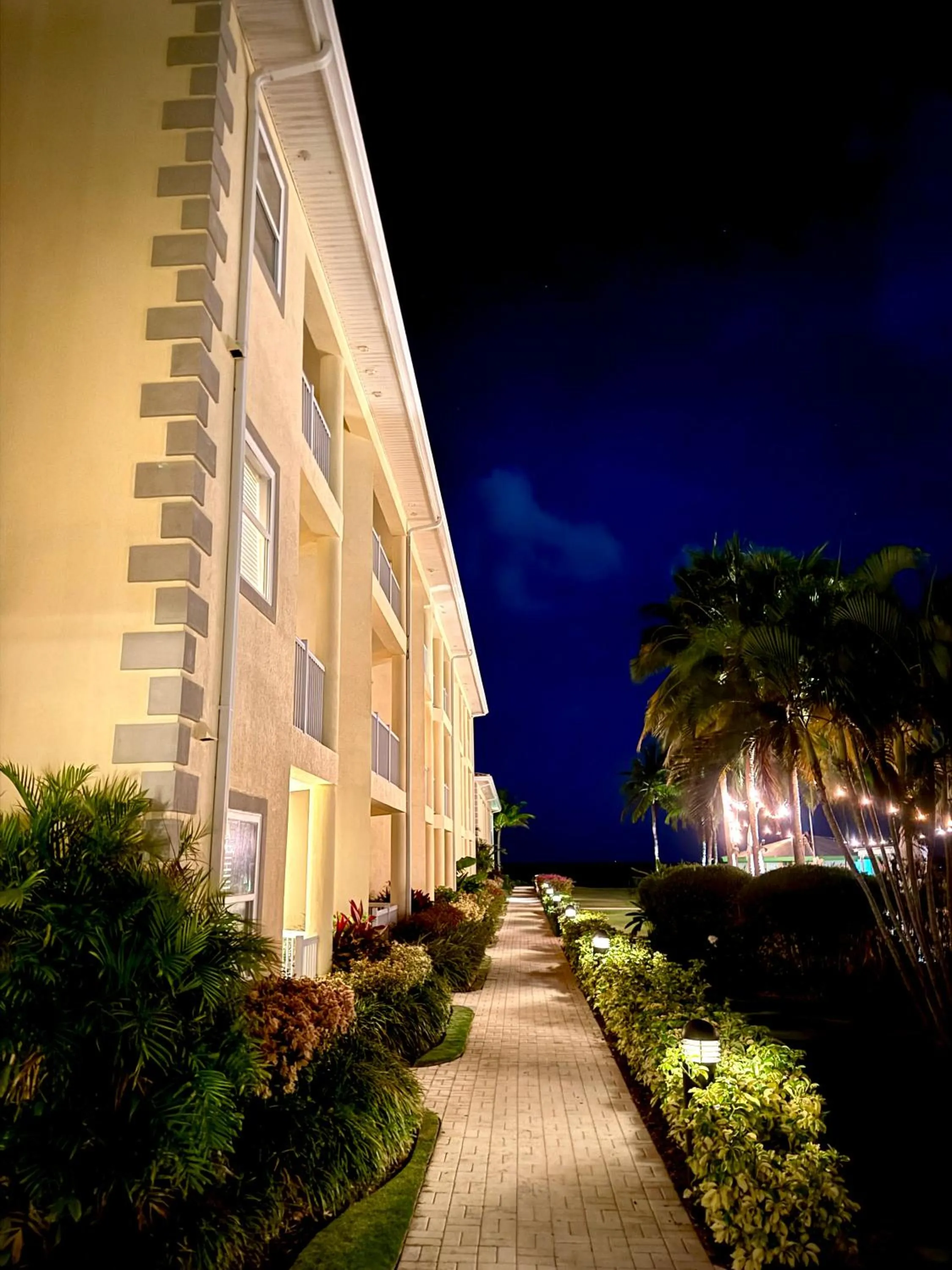 Inner courtyard view in The Grand Caymanian Resort