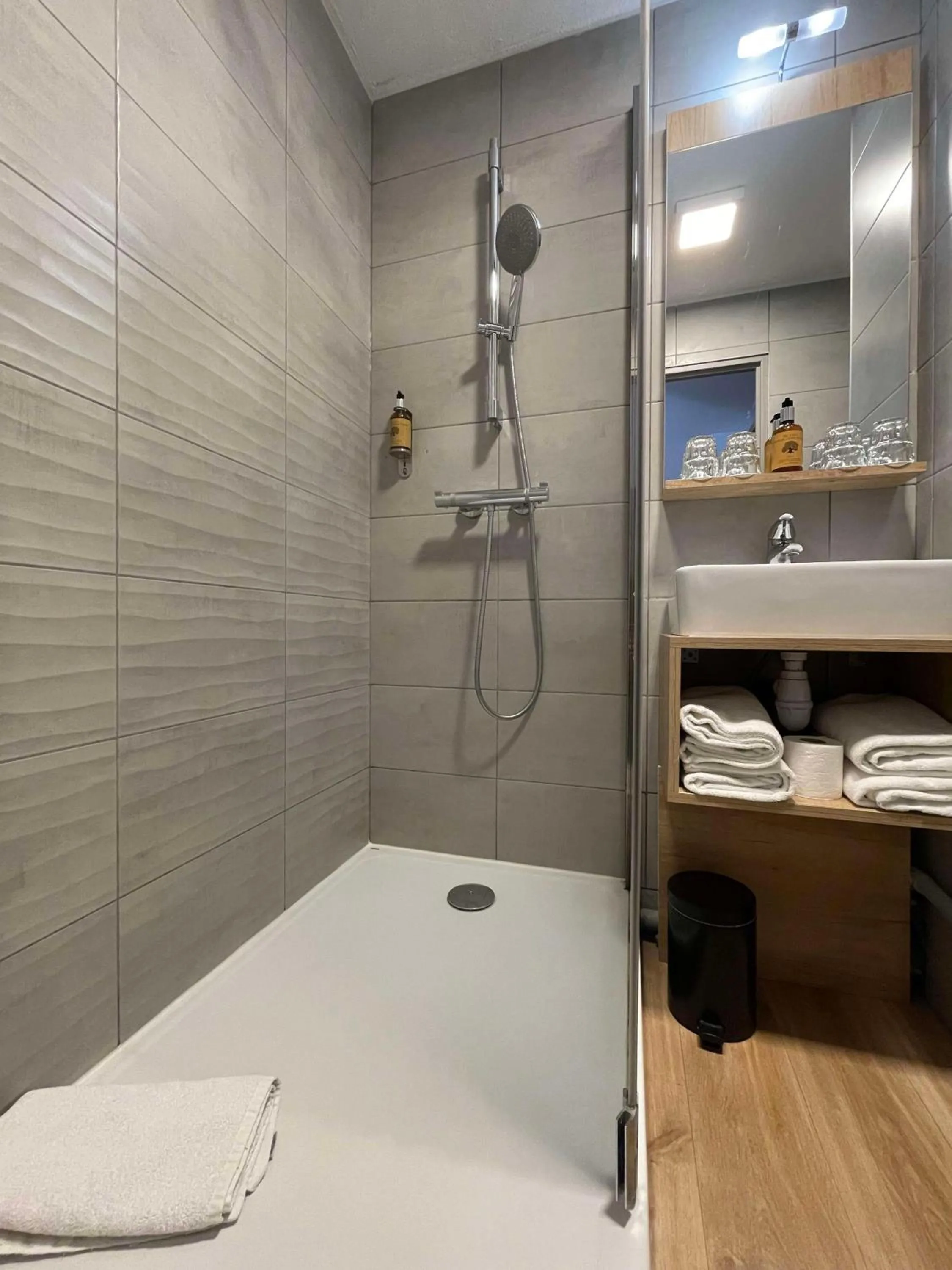 Bedroom in Ostal Pau Universite - Sure Hotel Collection by Best Western