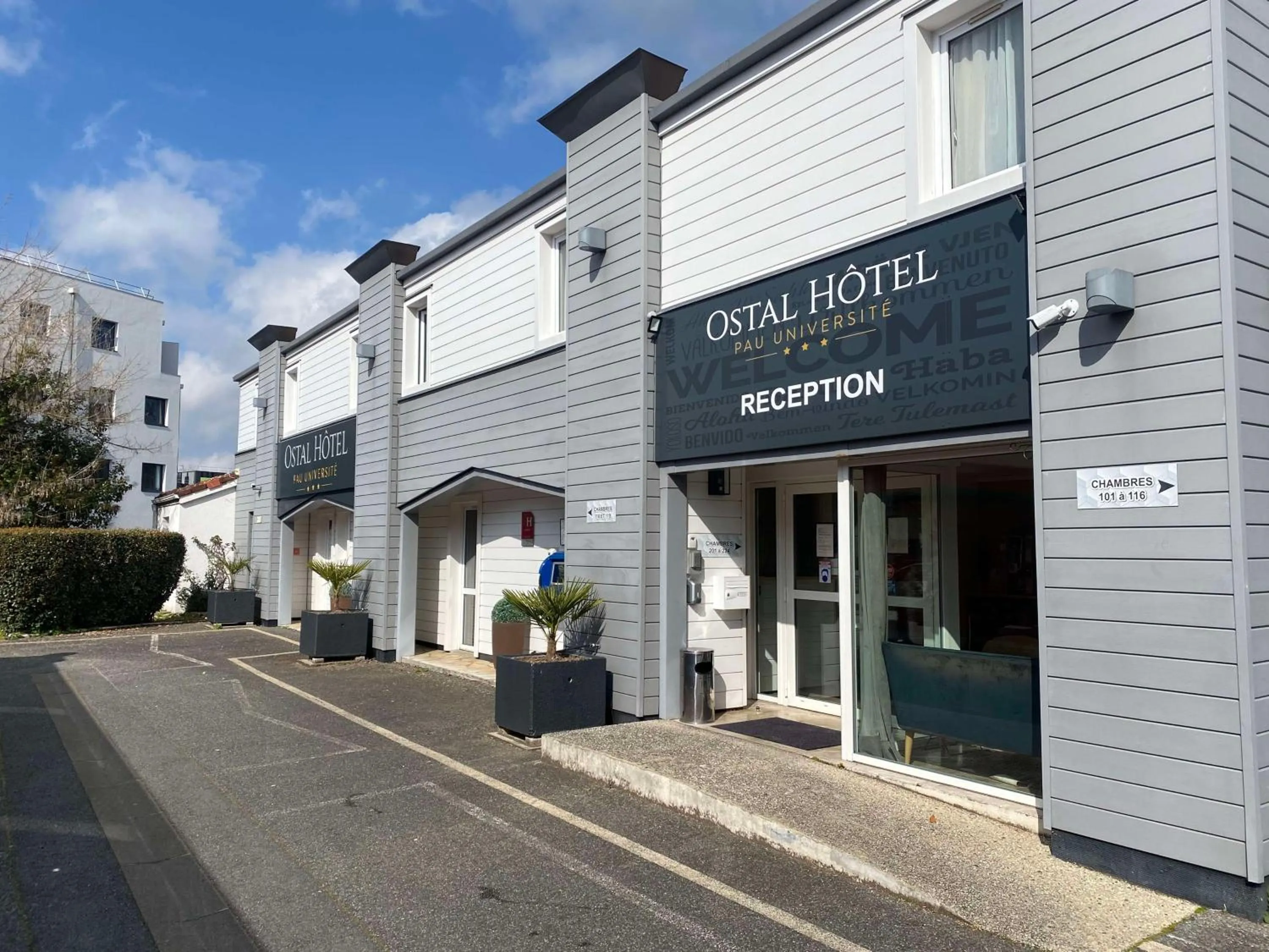 Property building in Ostal Pau Universite - Sure Hotel Collection by Best Western