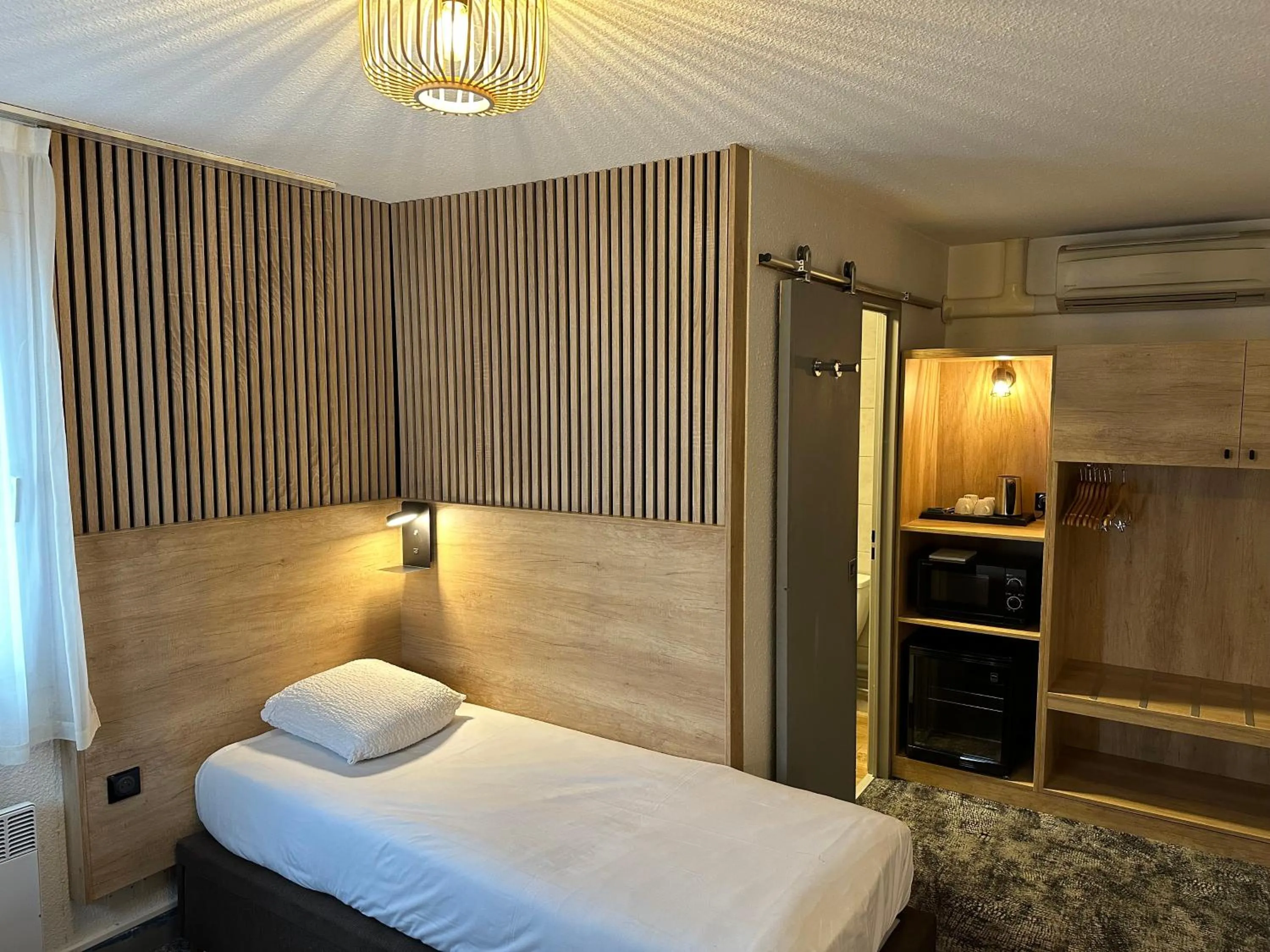 Bed in Ostal Pau Universite - Sure Hotel Collection by Best Western