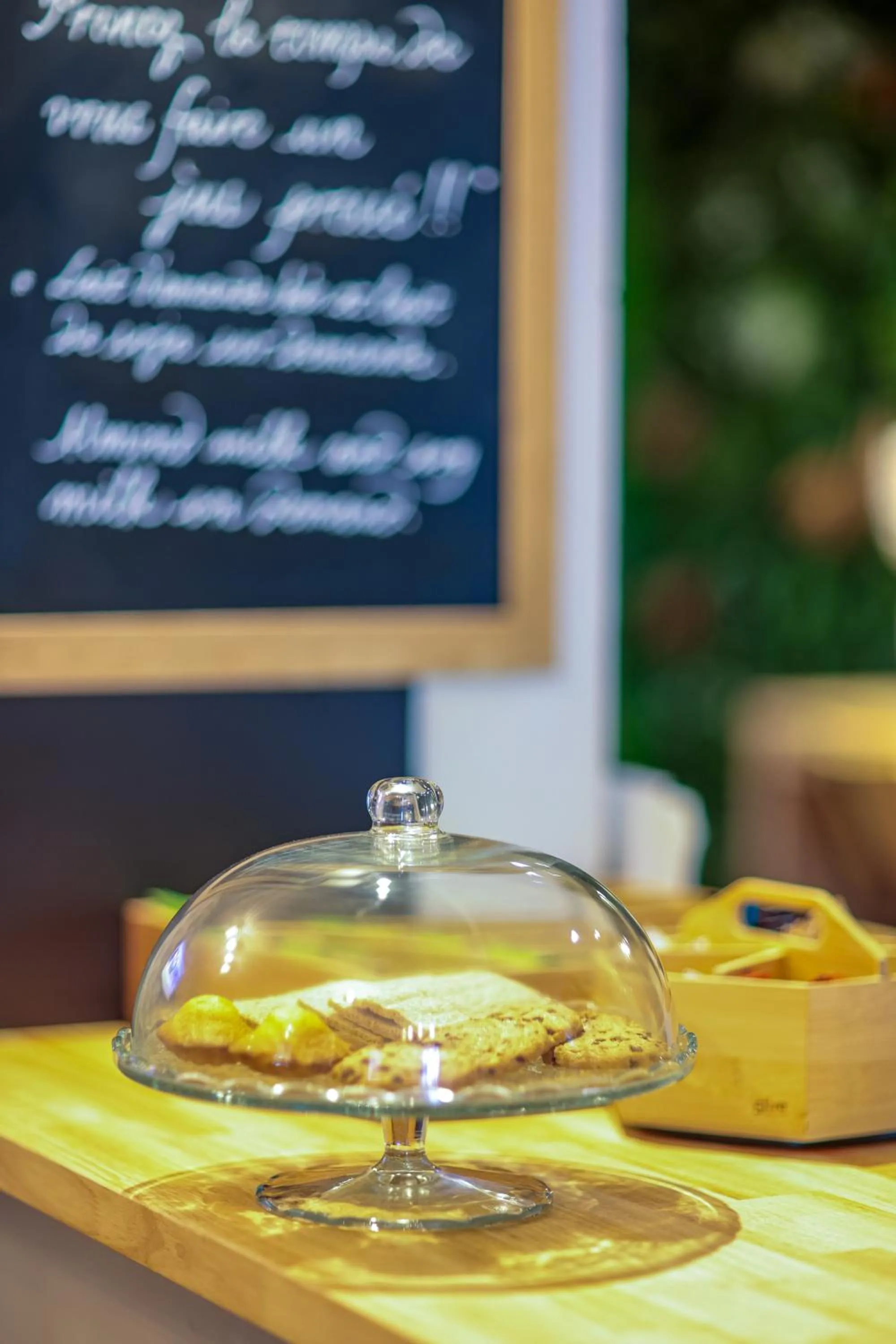 Breakfast in Ostal Pau Universite - Sure Hotel Collection by Best Western