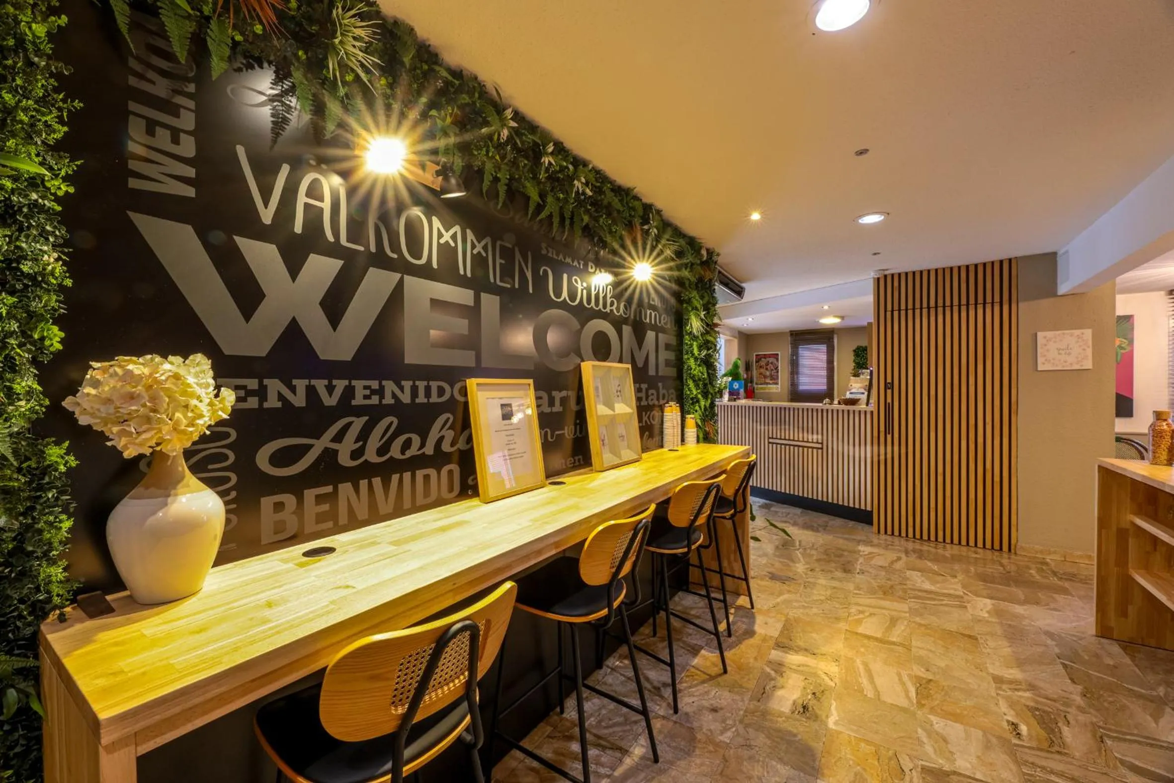 Lounge or bar in Ostal Pau Universite - Sure Hotel Collection by Best Western