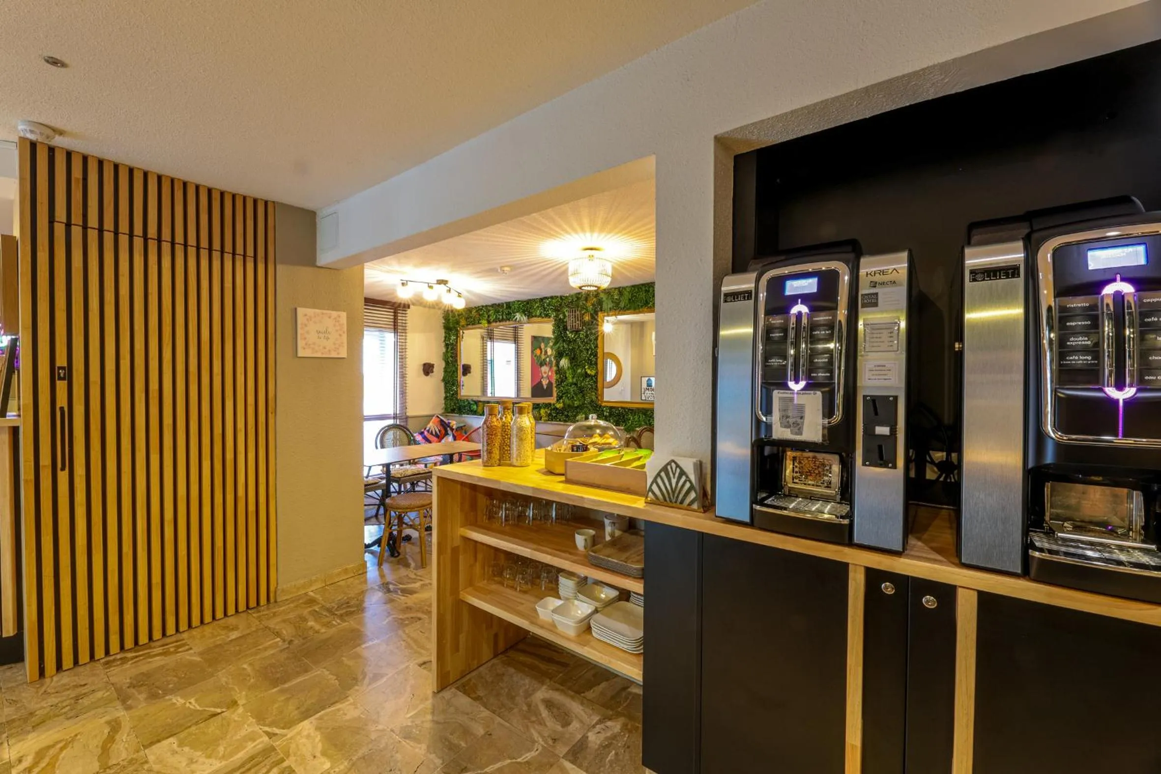 Breakfast in Ostal Pau Universite - Sure Hotel Collection by Best Western