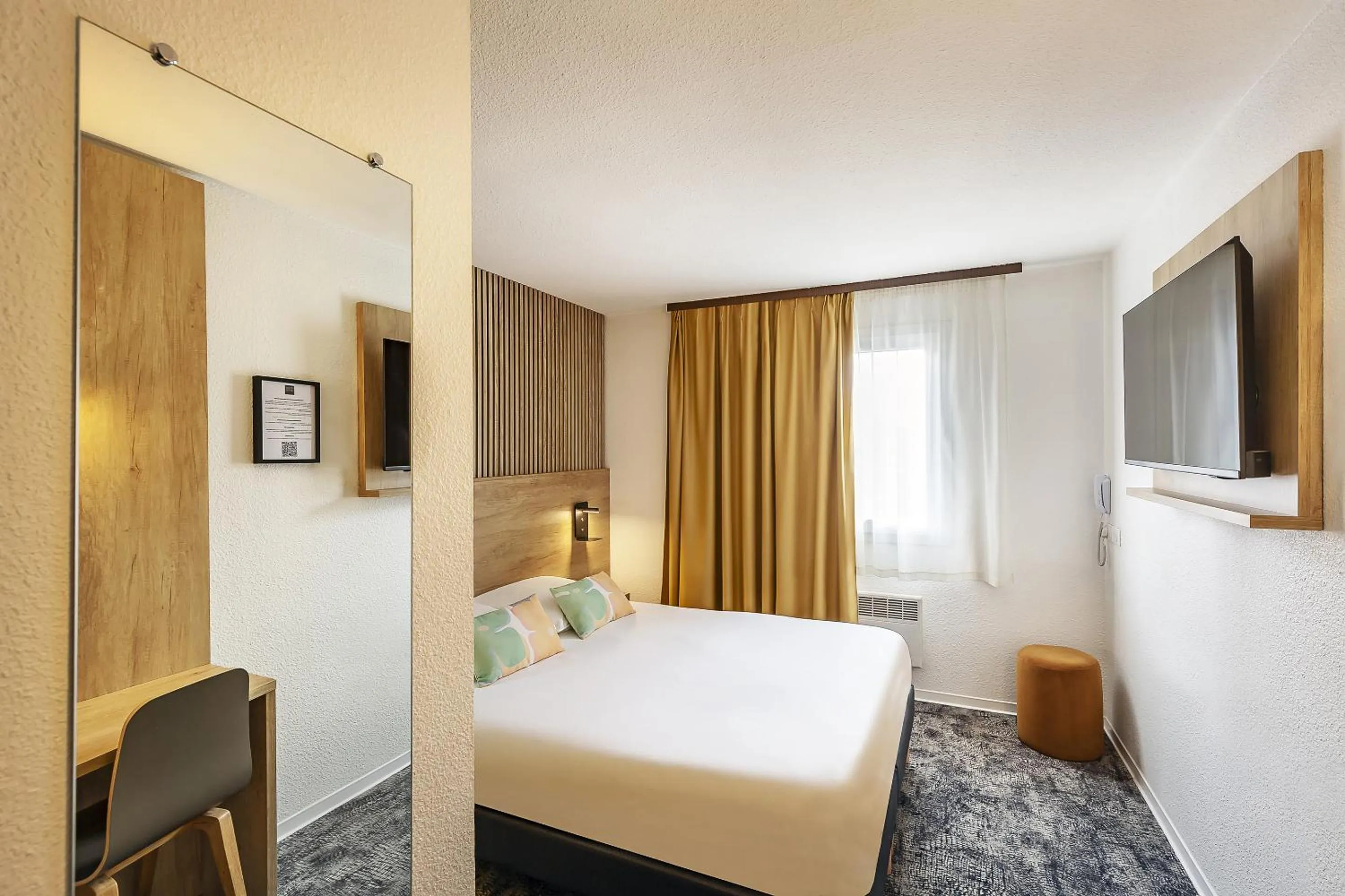 Bed in Ostal Pau Universite - Sure Hotel Collection by Best Western